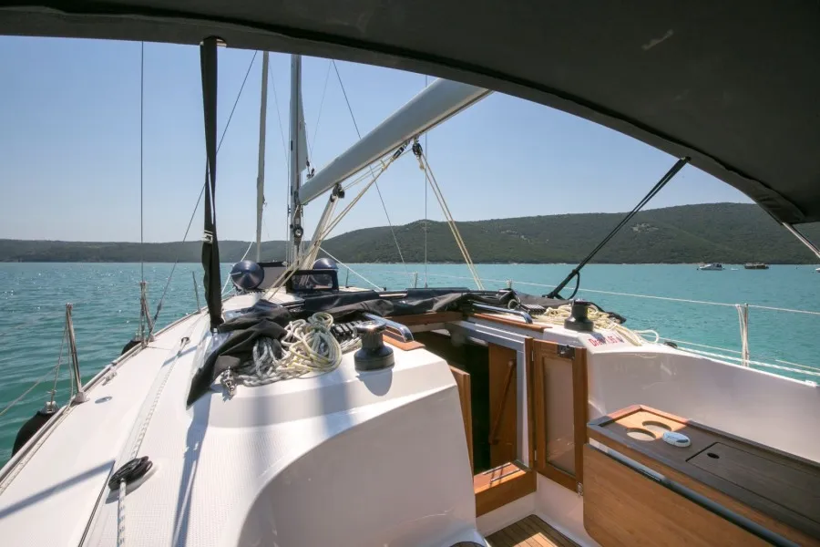 Bavaria Cruiser 37 ALANI — фотография яхты 3