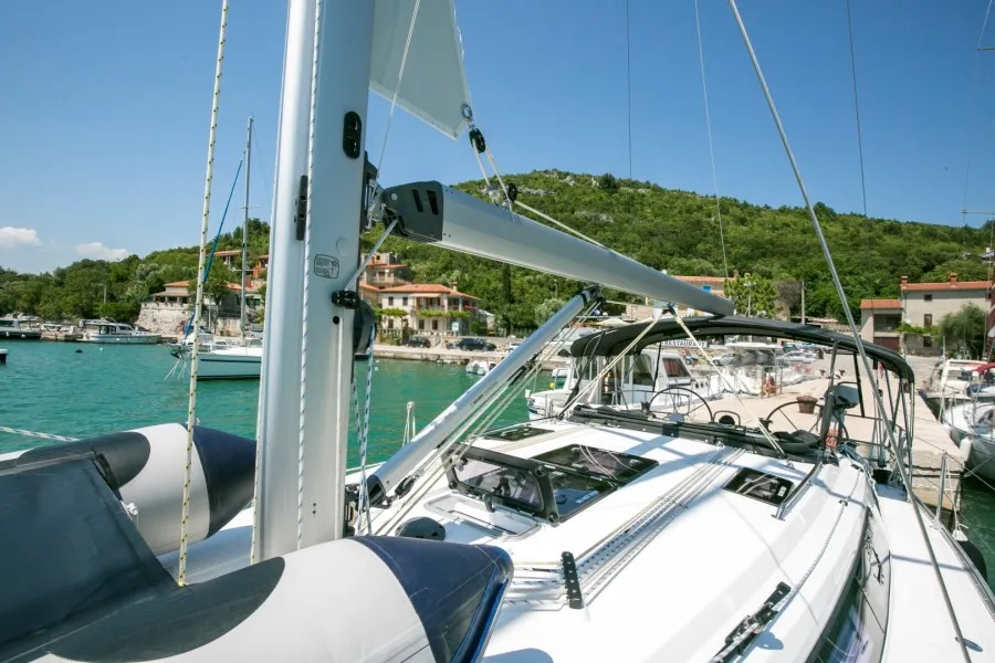 Bavaria Cruiser 37 ALANI — фотография яхты 15