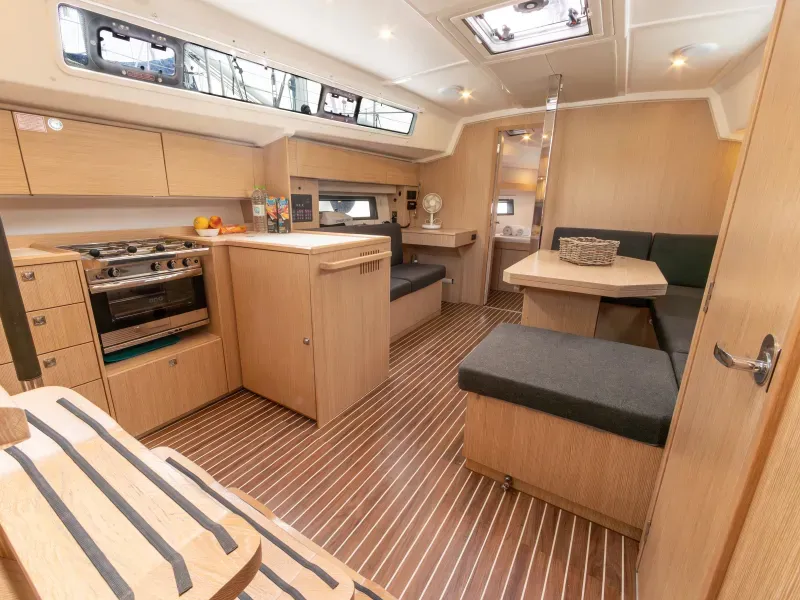 Bavaria C42 Bluestone — foto dello yacht n. 2