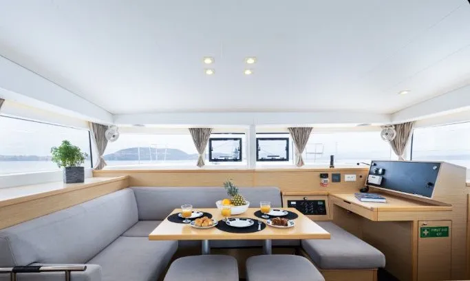 Lagoon 400 S2 Seaker — фотография яхты 3