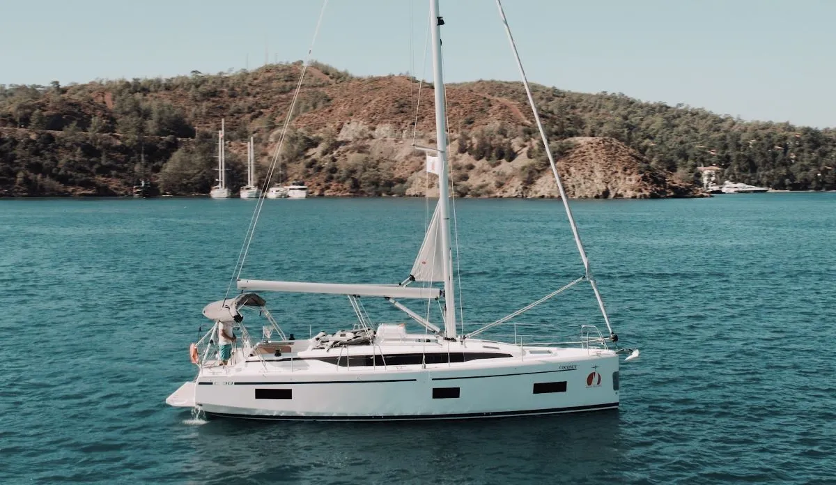 Bavaria C38 COCONUT — fotografia jachty 2