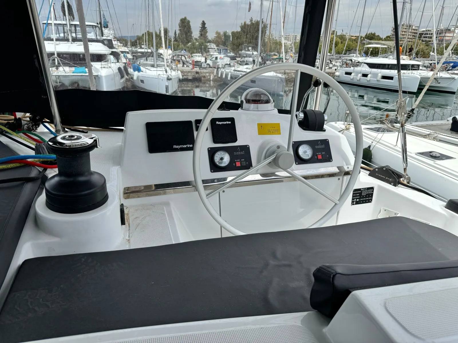 Bali 4.2 Infinity — фотография яхты 2