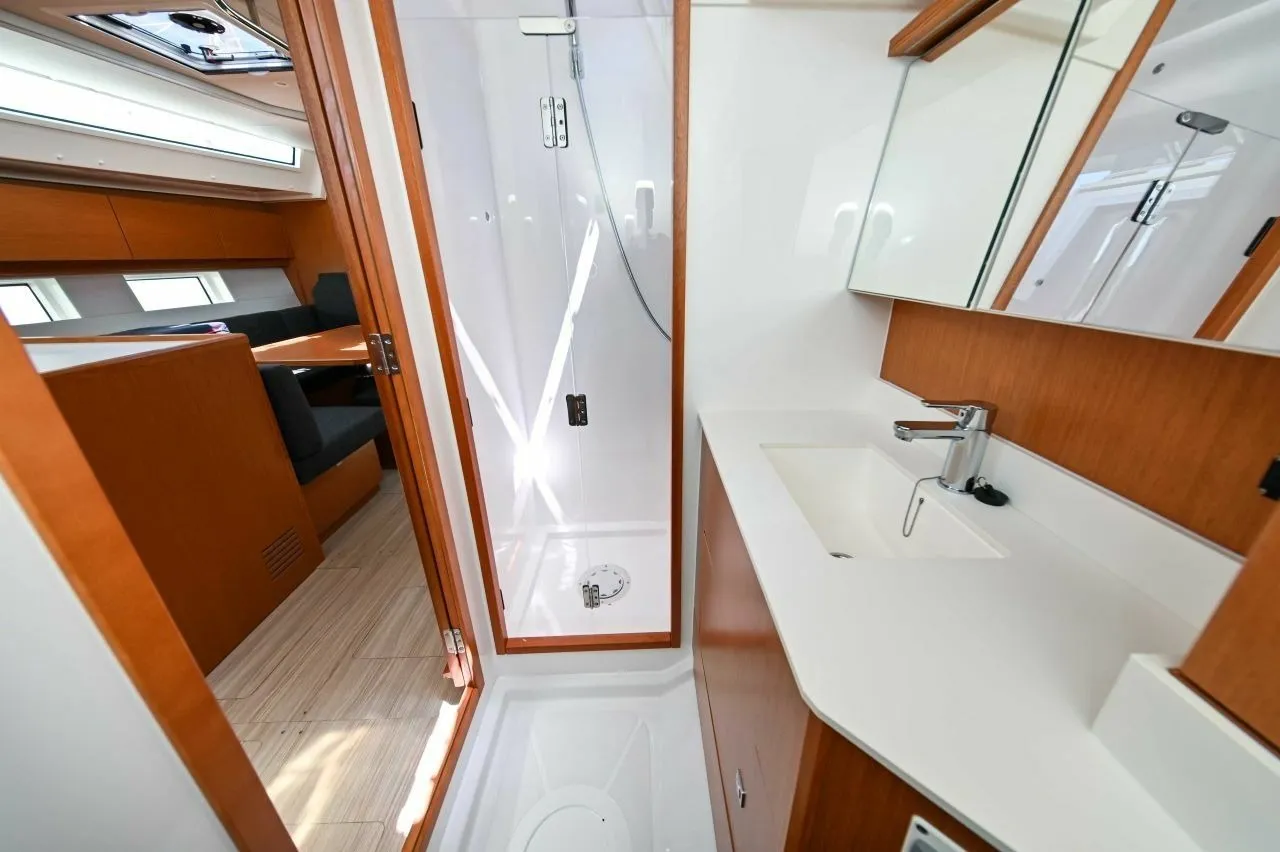 Bavaria C45 EFIX — фотография яхты 26