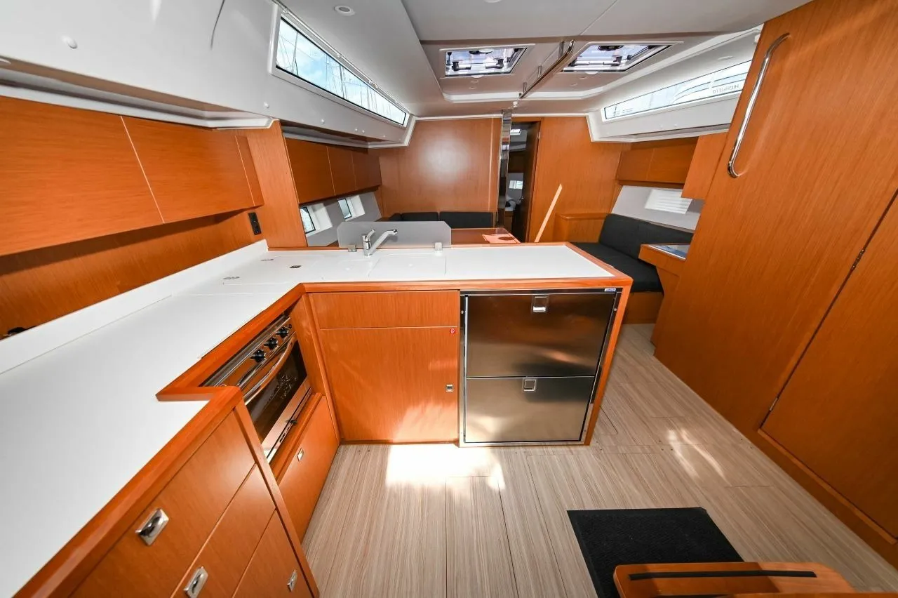 Bavaria C45 EFIX — фотография яхты 19