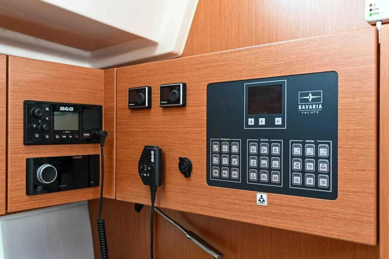 Bavaria C45 EFIX — фотография яхты 3
