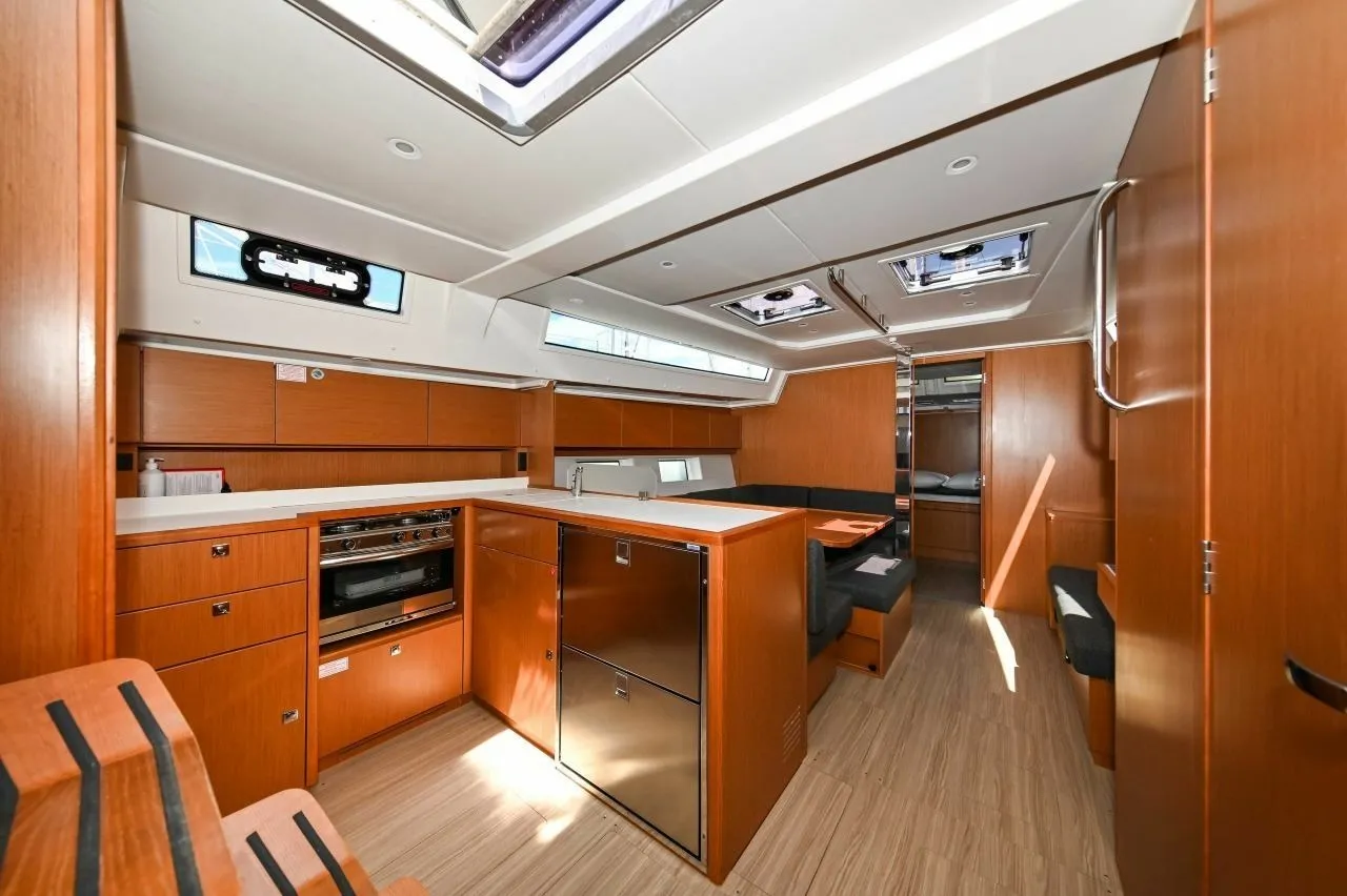 Bavaria C45 EFIX — фотография яхты 5