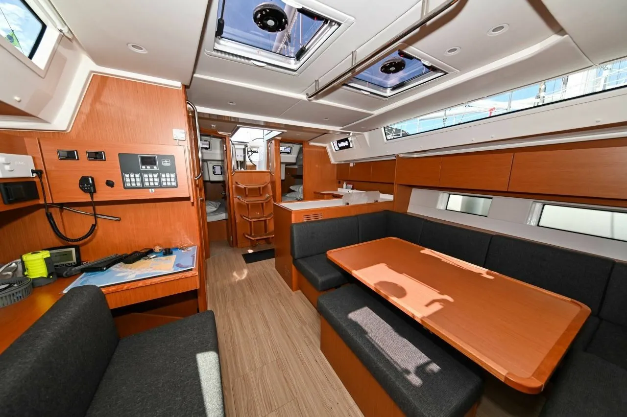 Bavaria C45 EFIX — фотография яхты 12