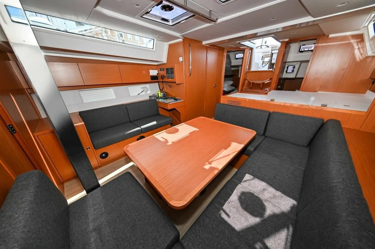 Bavaria C45 EFIX — фотография яхты 24