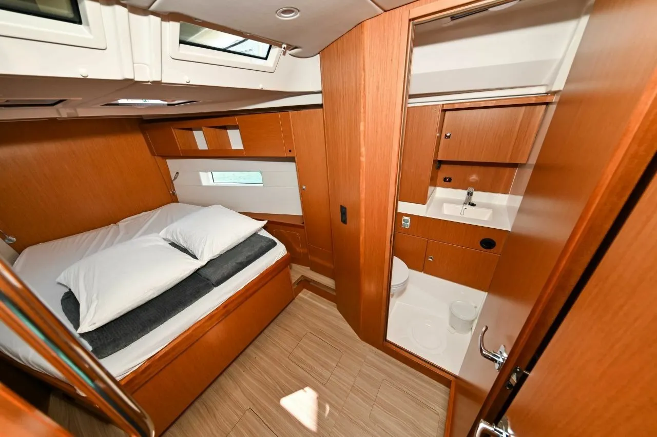 Bavaria C45 EFIX — фотография яхты 14