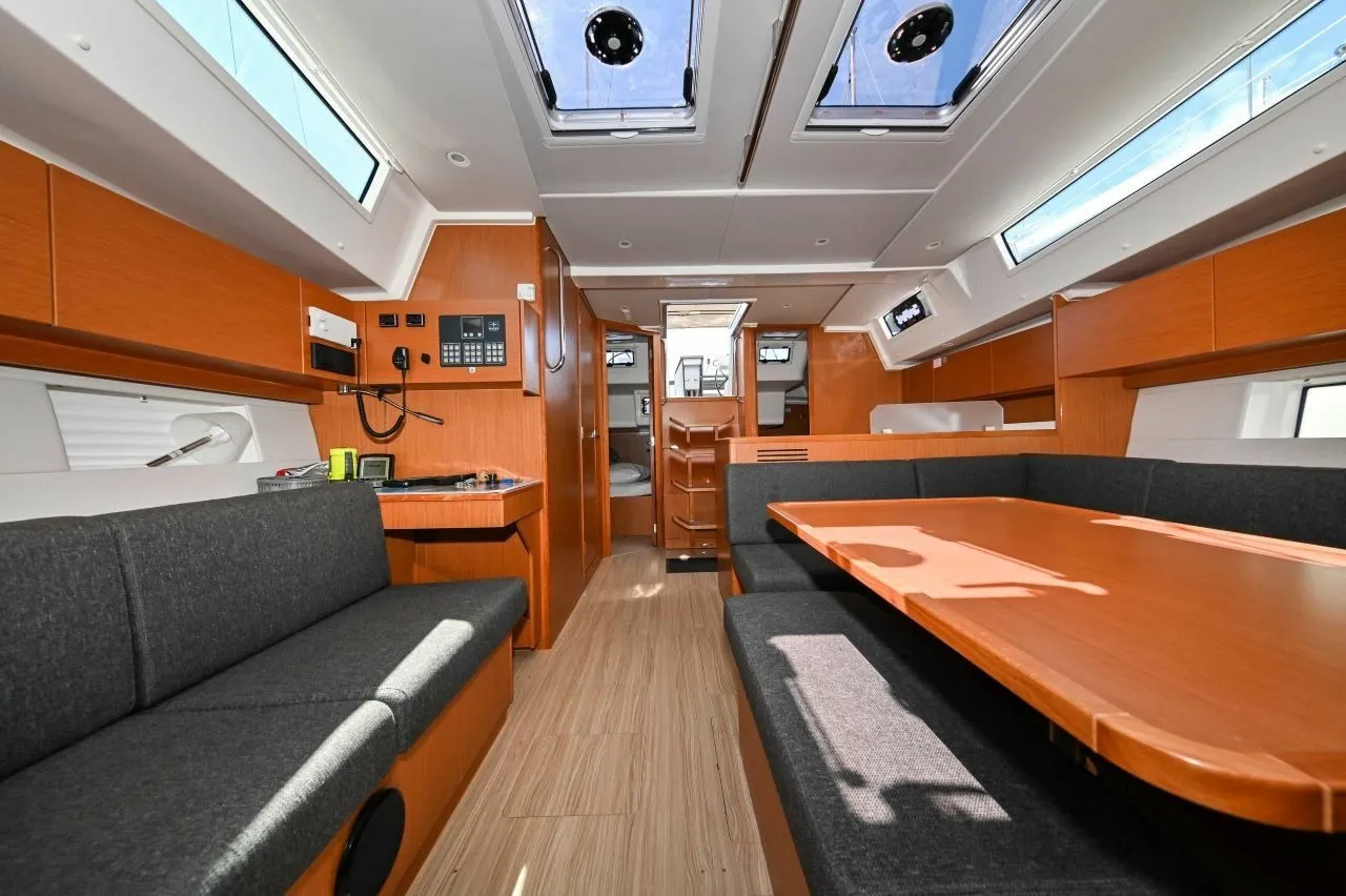 Bavaria C45 EFIX — фотография яхты 25