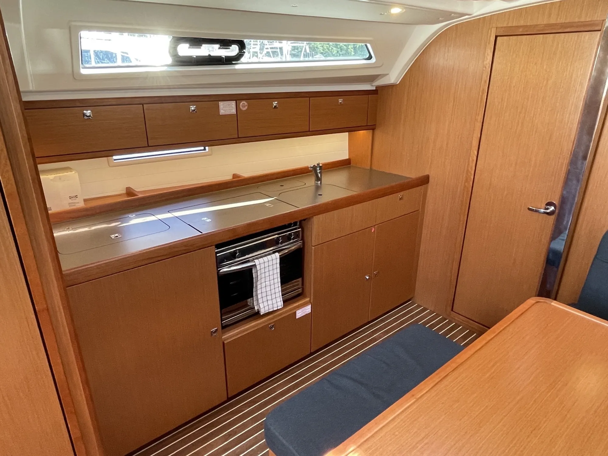 Bavaria Cruiser 41 ZEPHYR — fotografia jachty 4