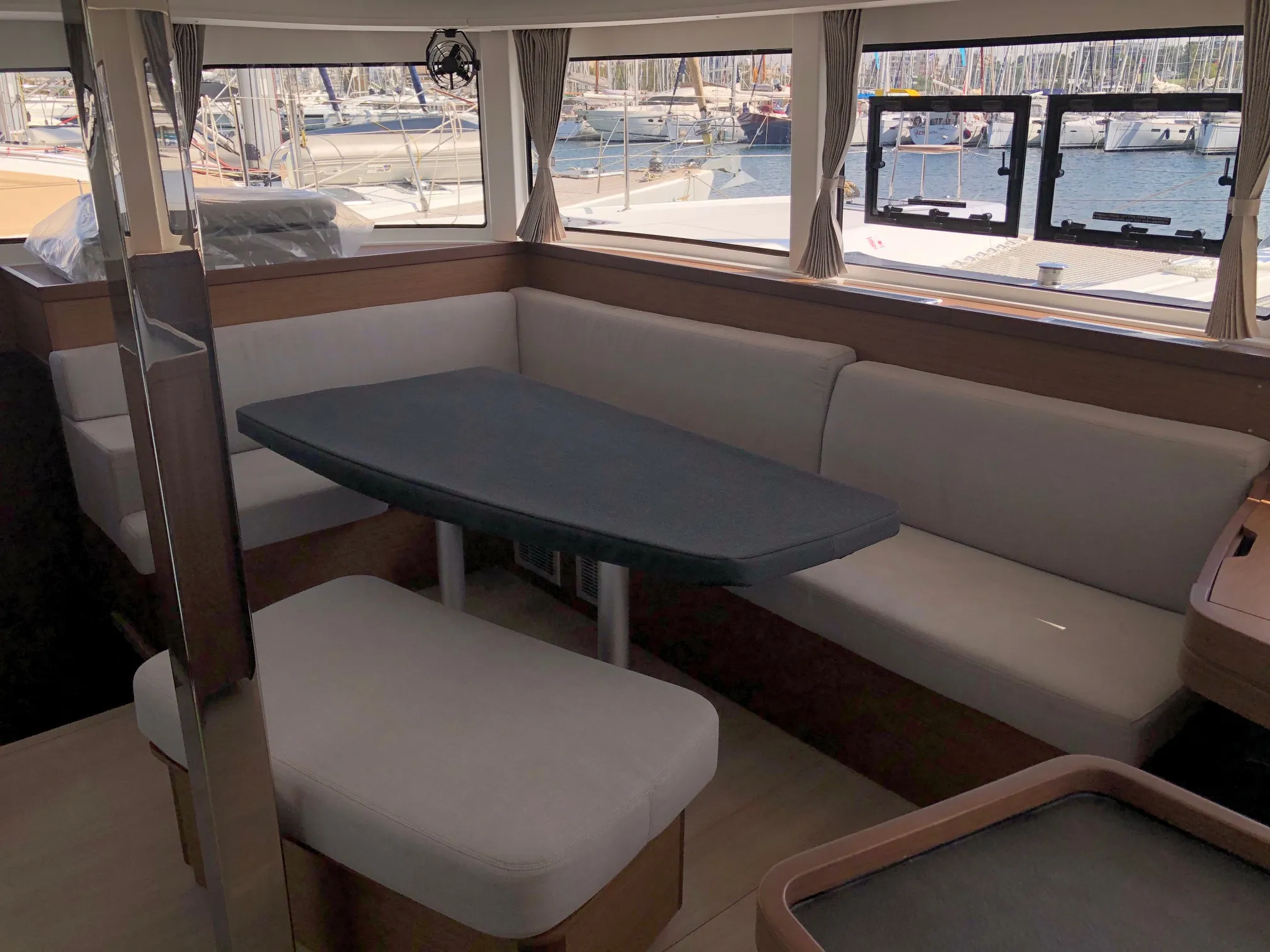 Lagoon 42 (2020) AM — фотография яхты 6