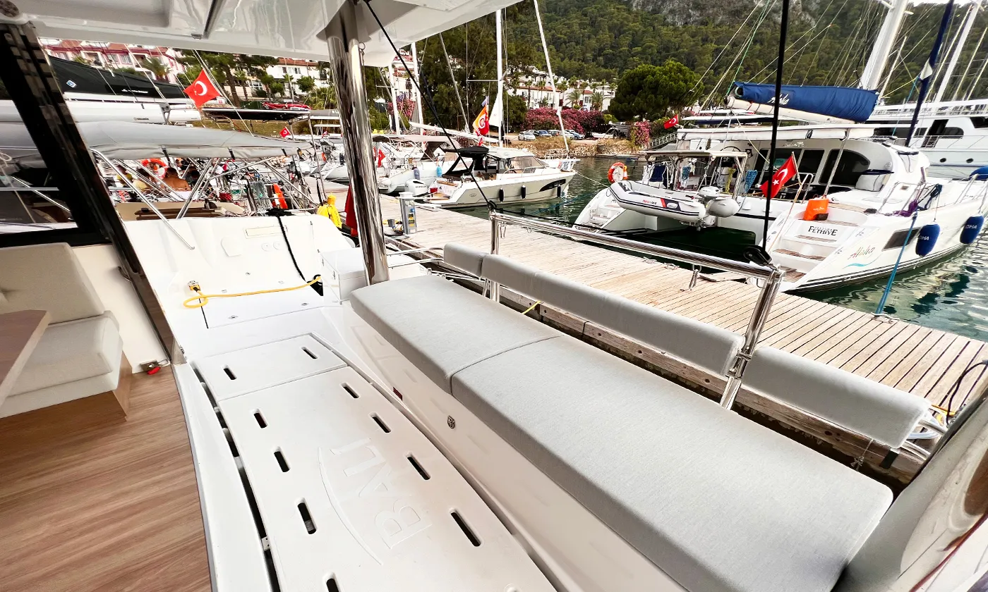 Bali 4.8 Bali — yacht photo 6