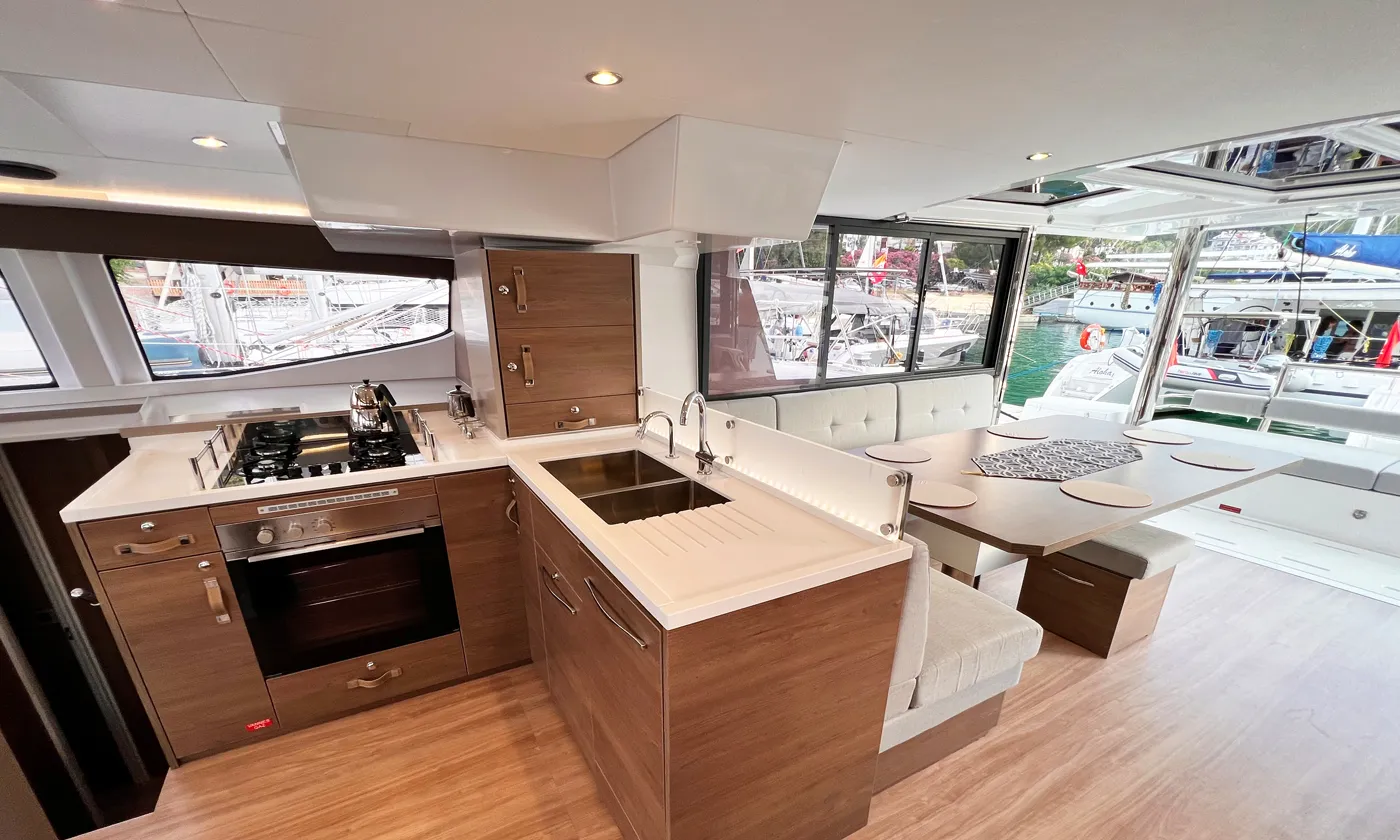 Bali 4.8 Bali — yacht photo 27