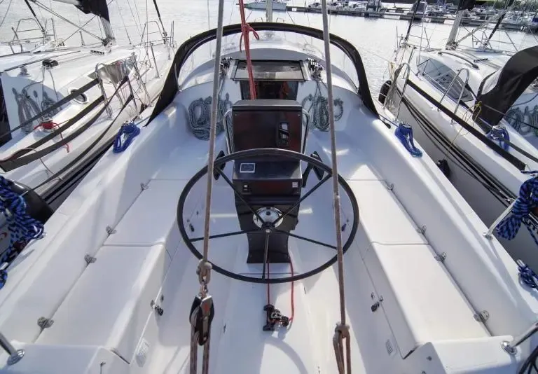 Maxus 33.1 RS Wyspa Gilma — jachtfoto 2