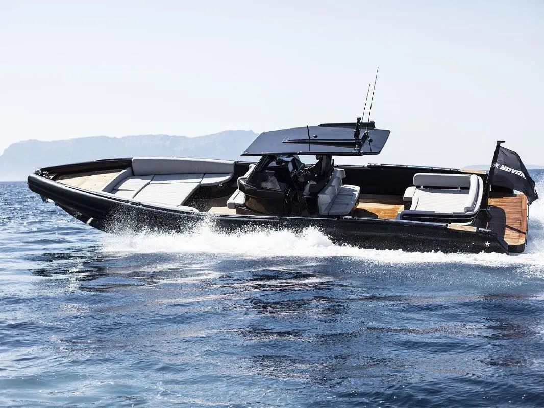 Black Shiver 120 Novamarine — fotografia jachty 1