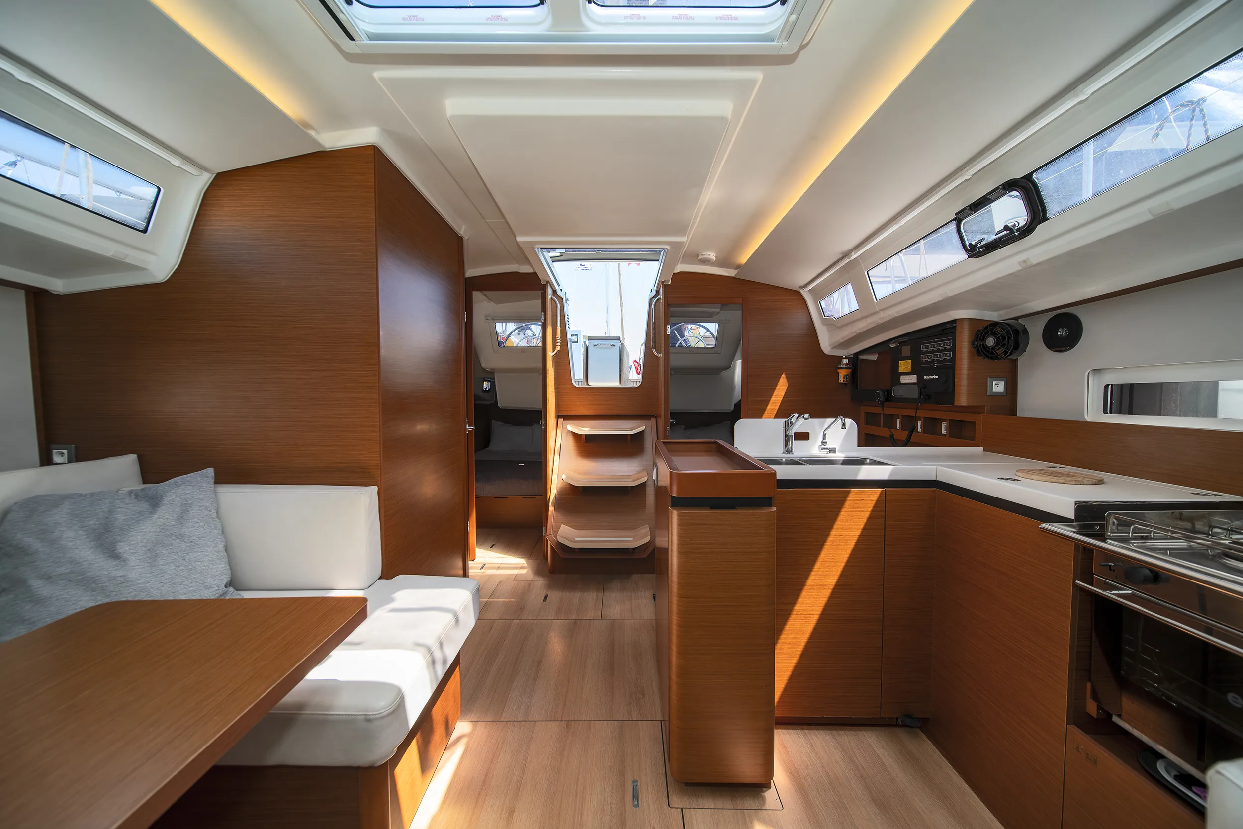 Sun Odyssey 410 Henry Every — yacht photo 7