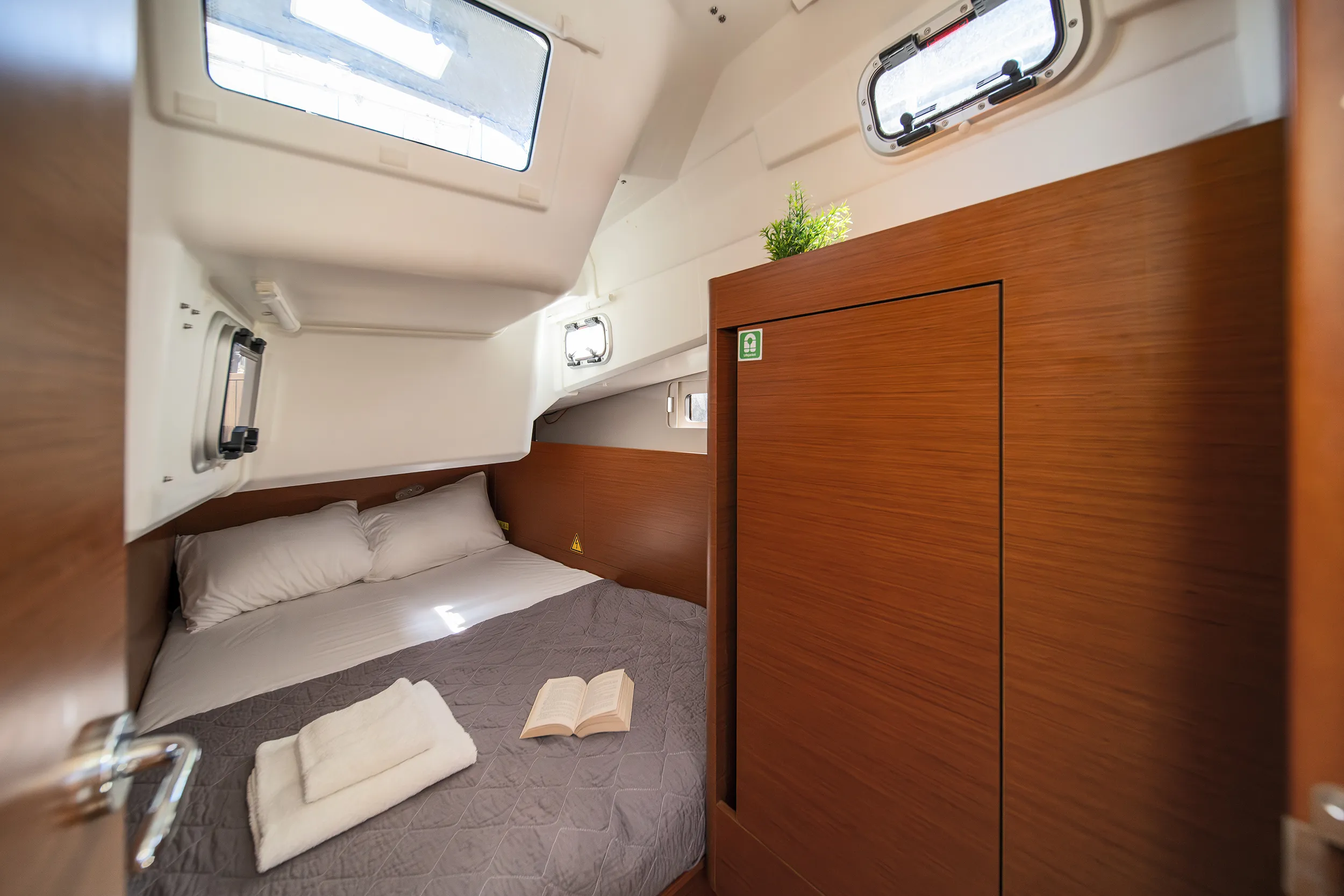Sun Odyssey 410 Henry Every — yacht photo 6