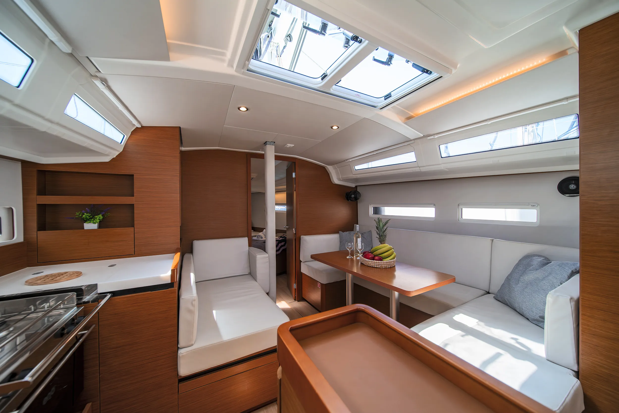 Sun Odyssey 410 Henry Every — yacht photo 4