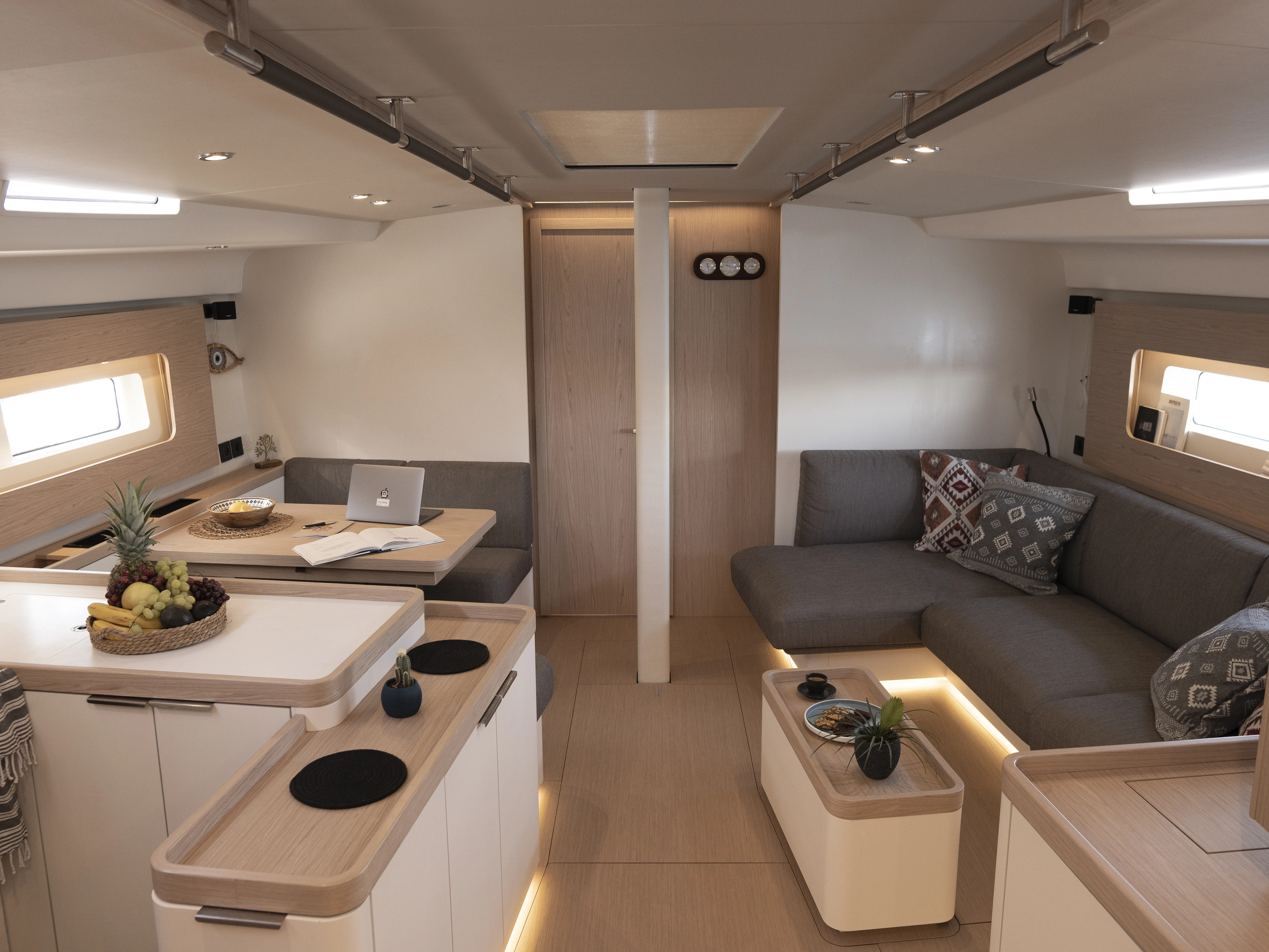 First 53 Izanami — yacht photo 10