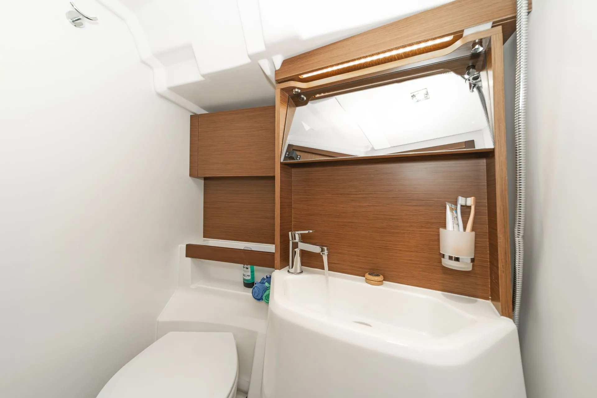 Oceanis 51.1 Eli — yacht photo 2