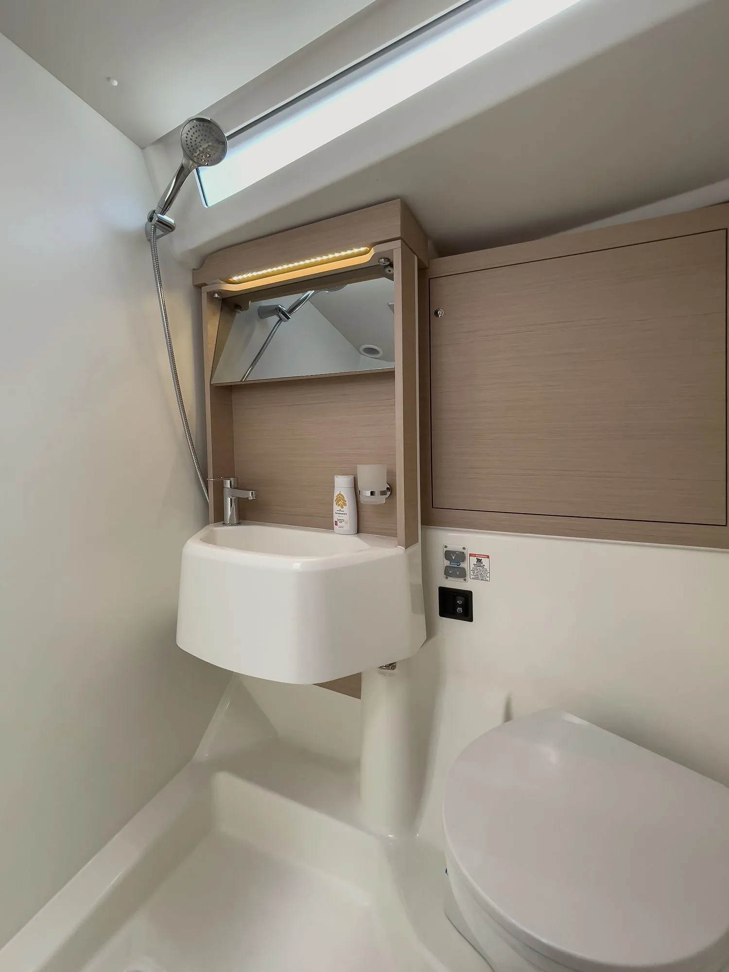 Oceanis 51.1 Eli — yacht photo 3
