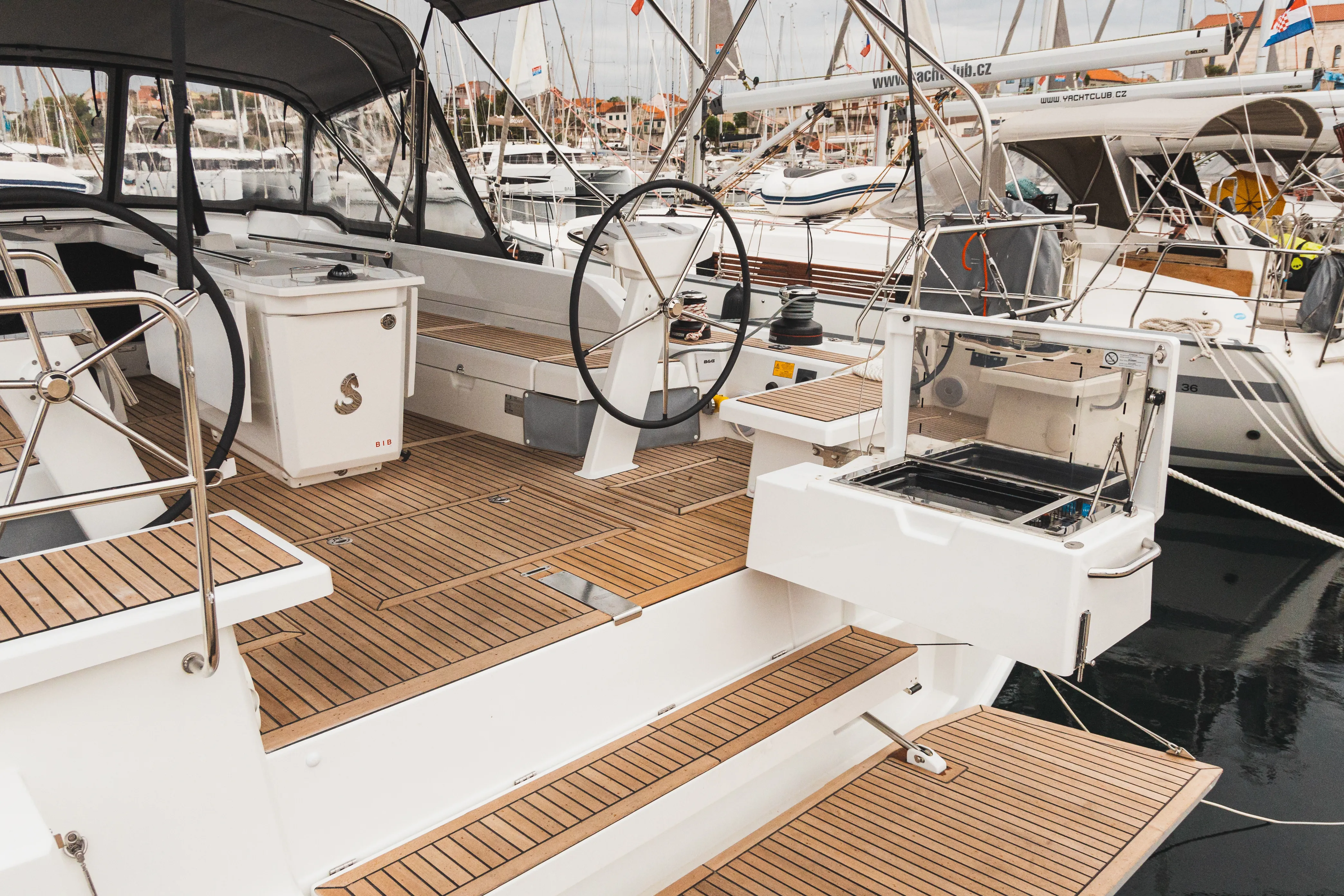 Oceanis 51.1 Panthata — yacht photo 30