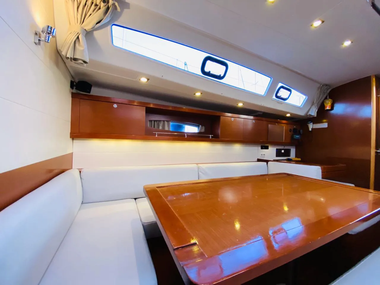 Oceanis 50 Family Free Spirit - Brand New engine 2020 — фотография яхты 9