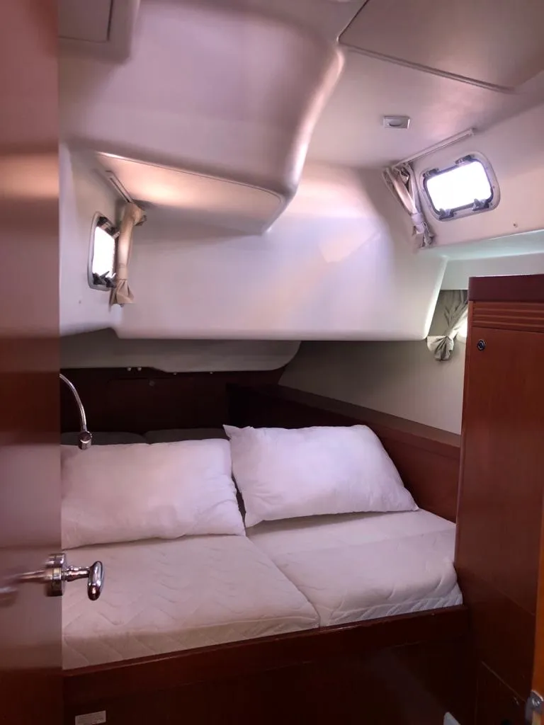 Oceanis 50 Family Free Spirit - Brand New engine 2020 — фотография яхты 2