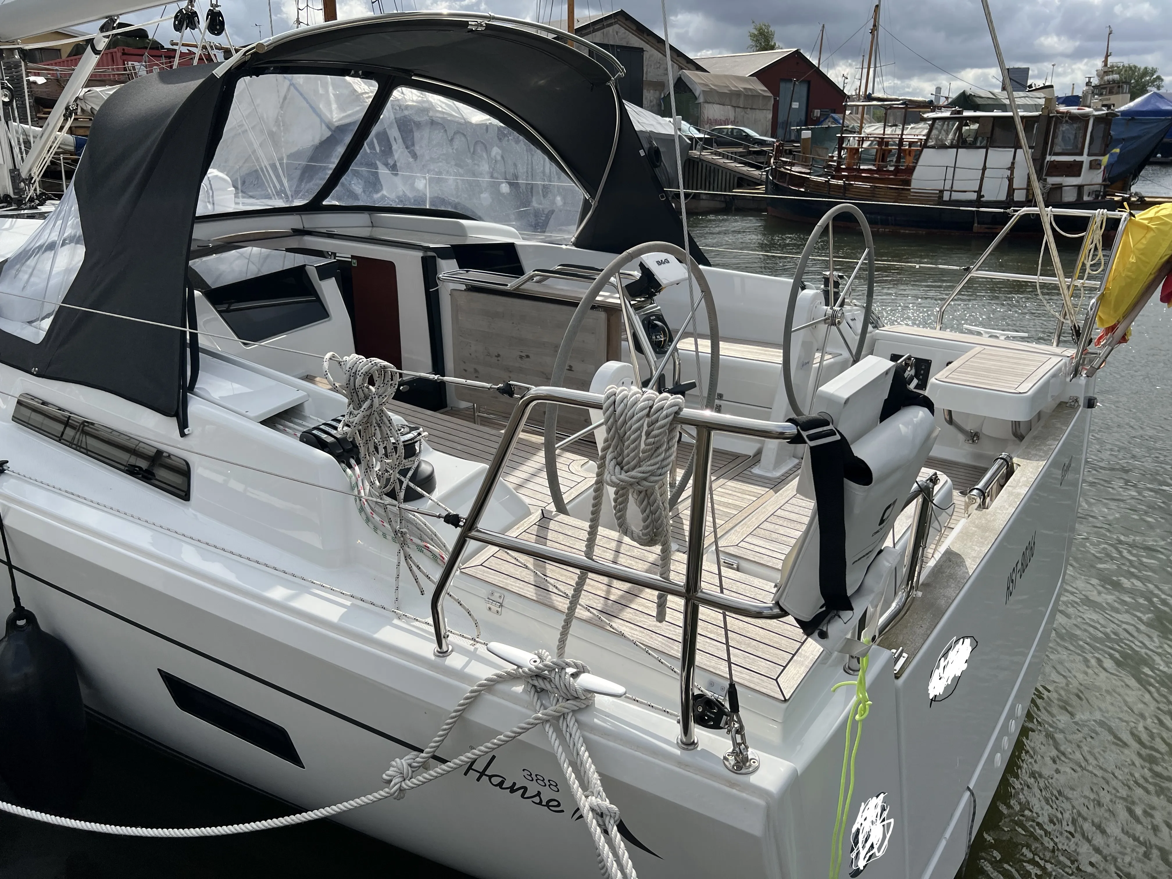 Hanse Yachts Hanse 388 Godelieve — фотография яхты 1