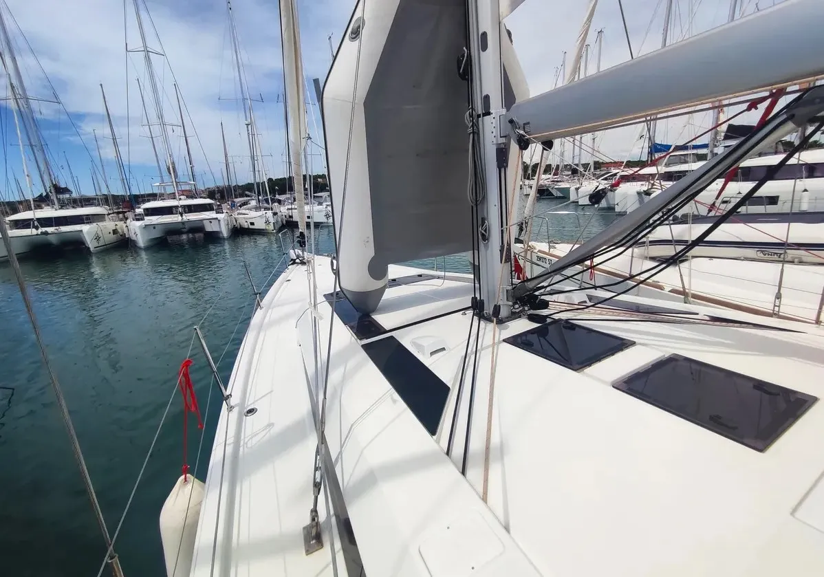Oceanis 46.1 ARIEL — yacht photo 2