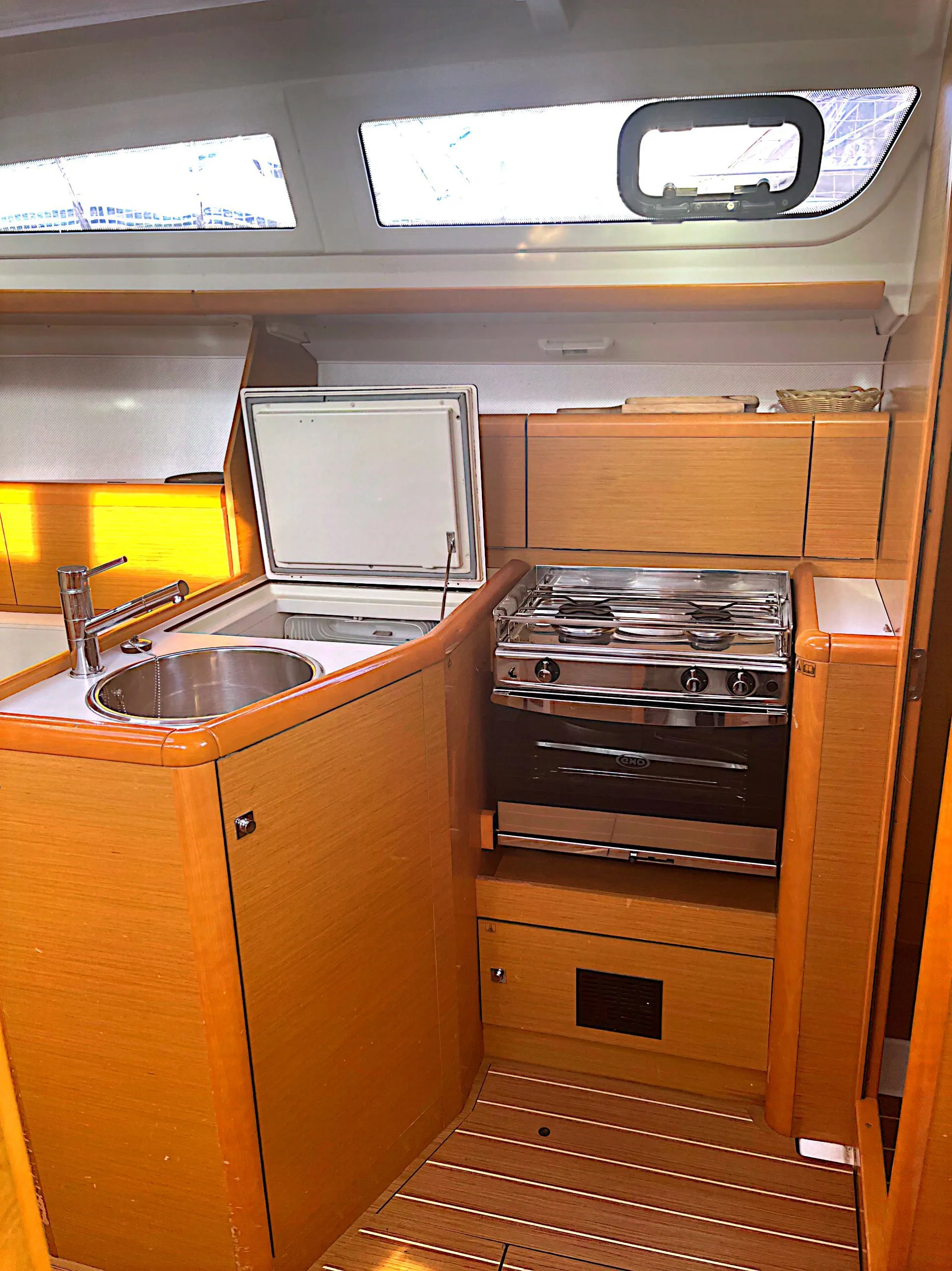 Sun Odyssey 33i NENA — фотография яхты 17