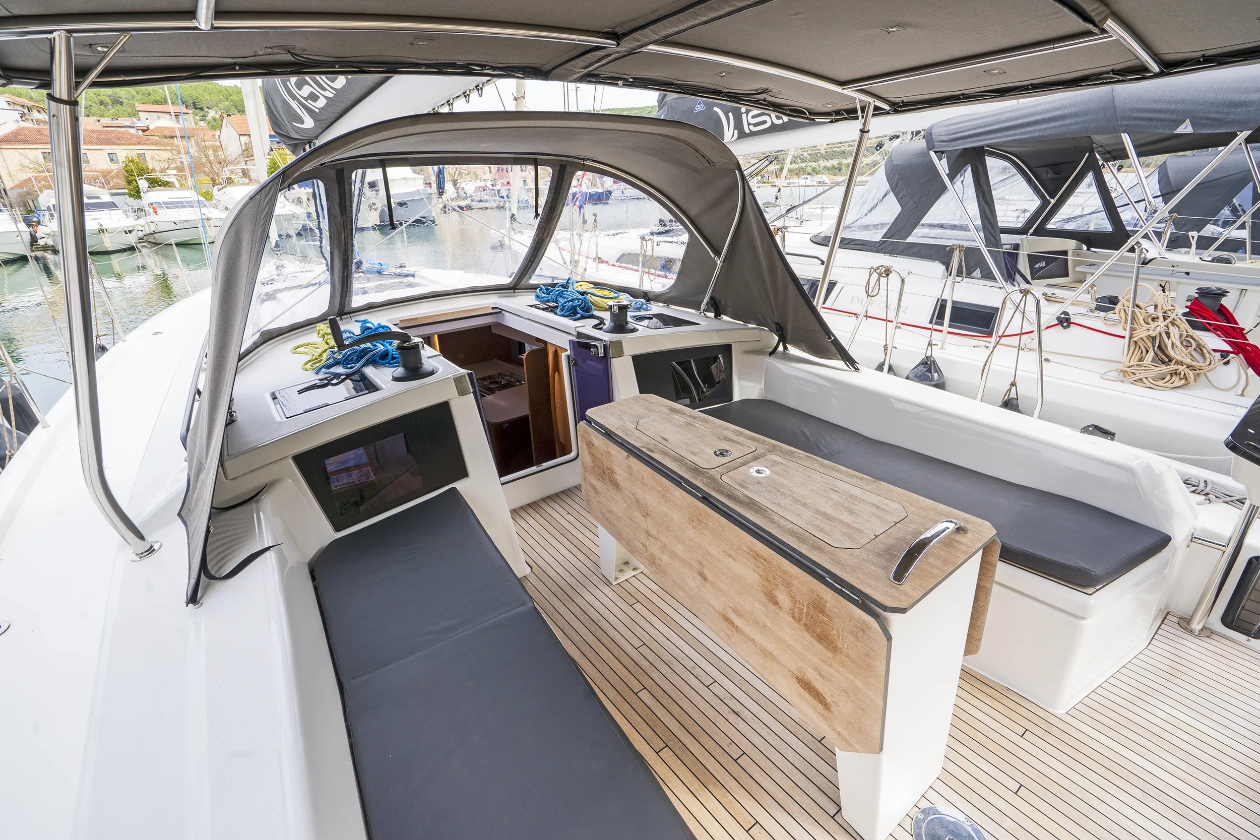 Dufour 41 First Song — yacht photo 2