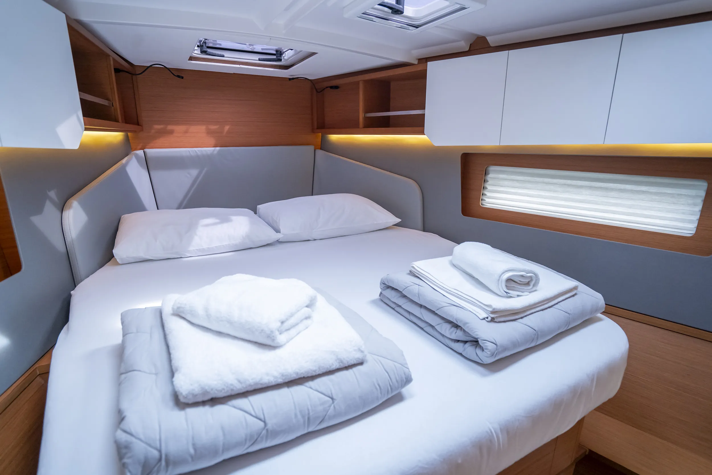 Dufour 41 First Song — yacht photo 3