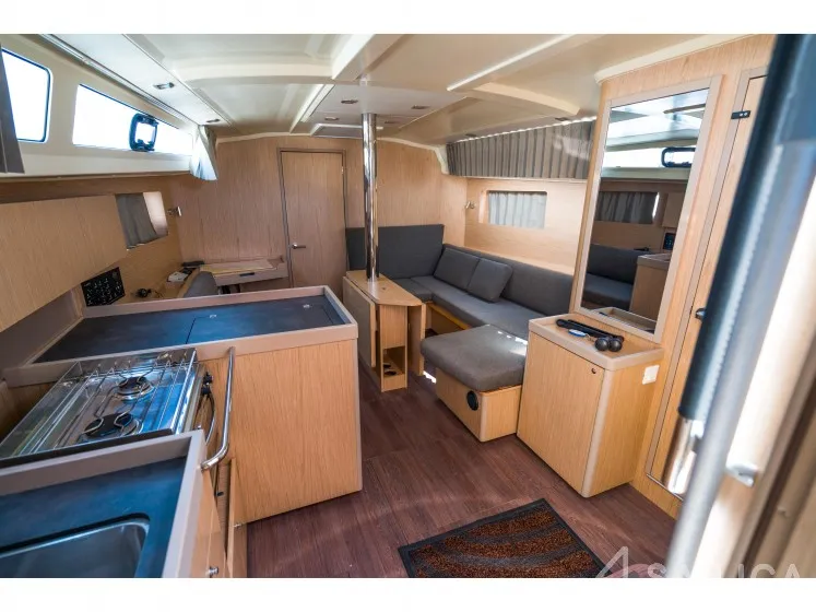 Oceanis 41.1 White Pearl — jahtikuva 2