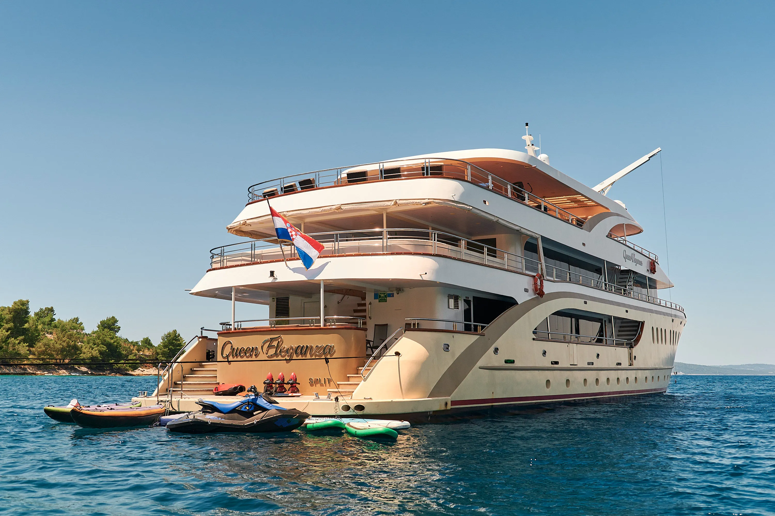 Motoryacht Queen Eleganza — yacht photo 3