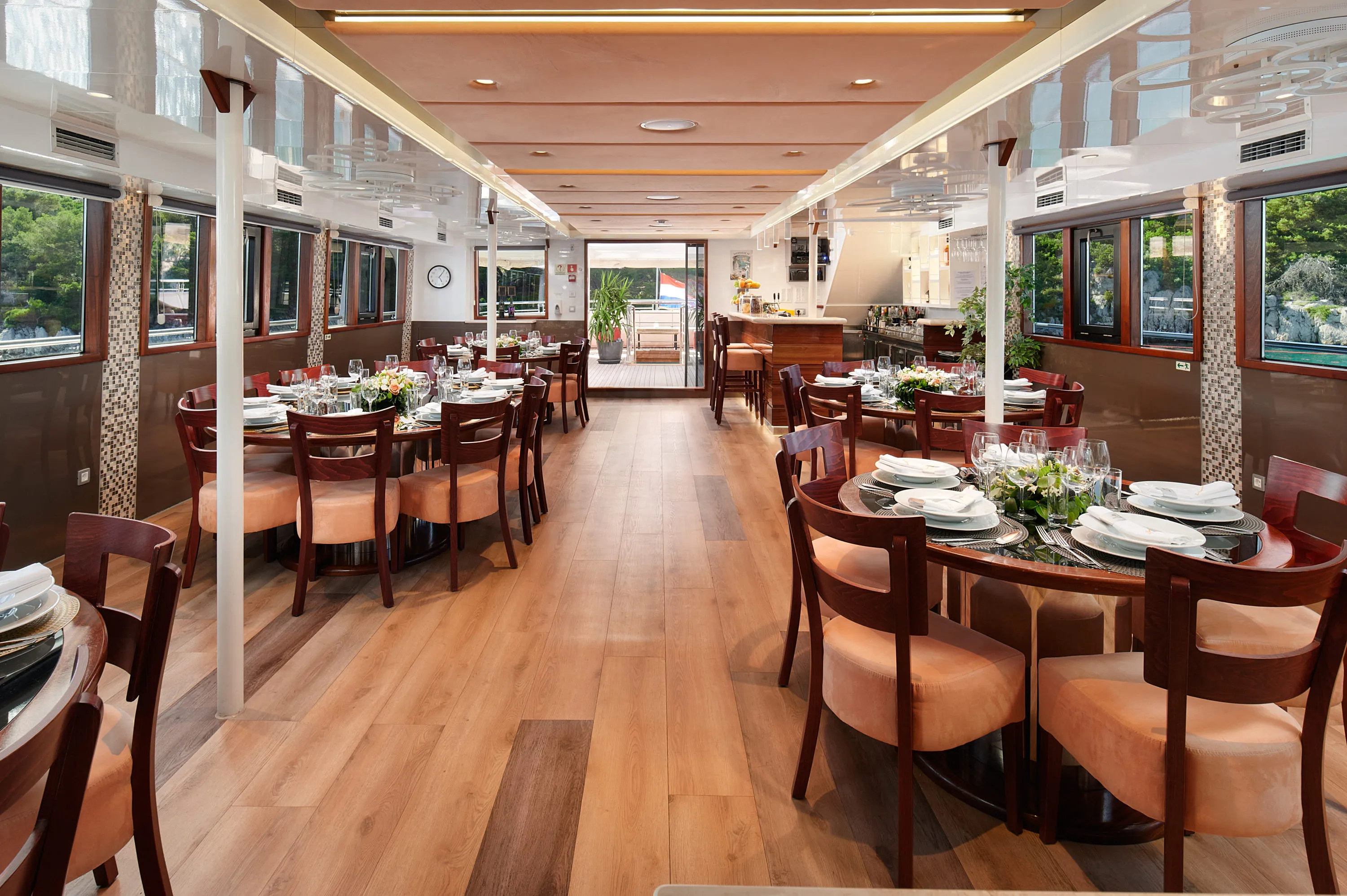 Motoryacht Queen Eleganza — yacht photo 42
