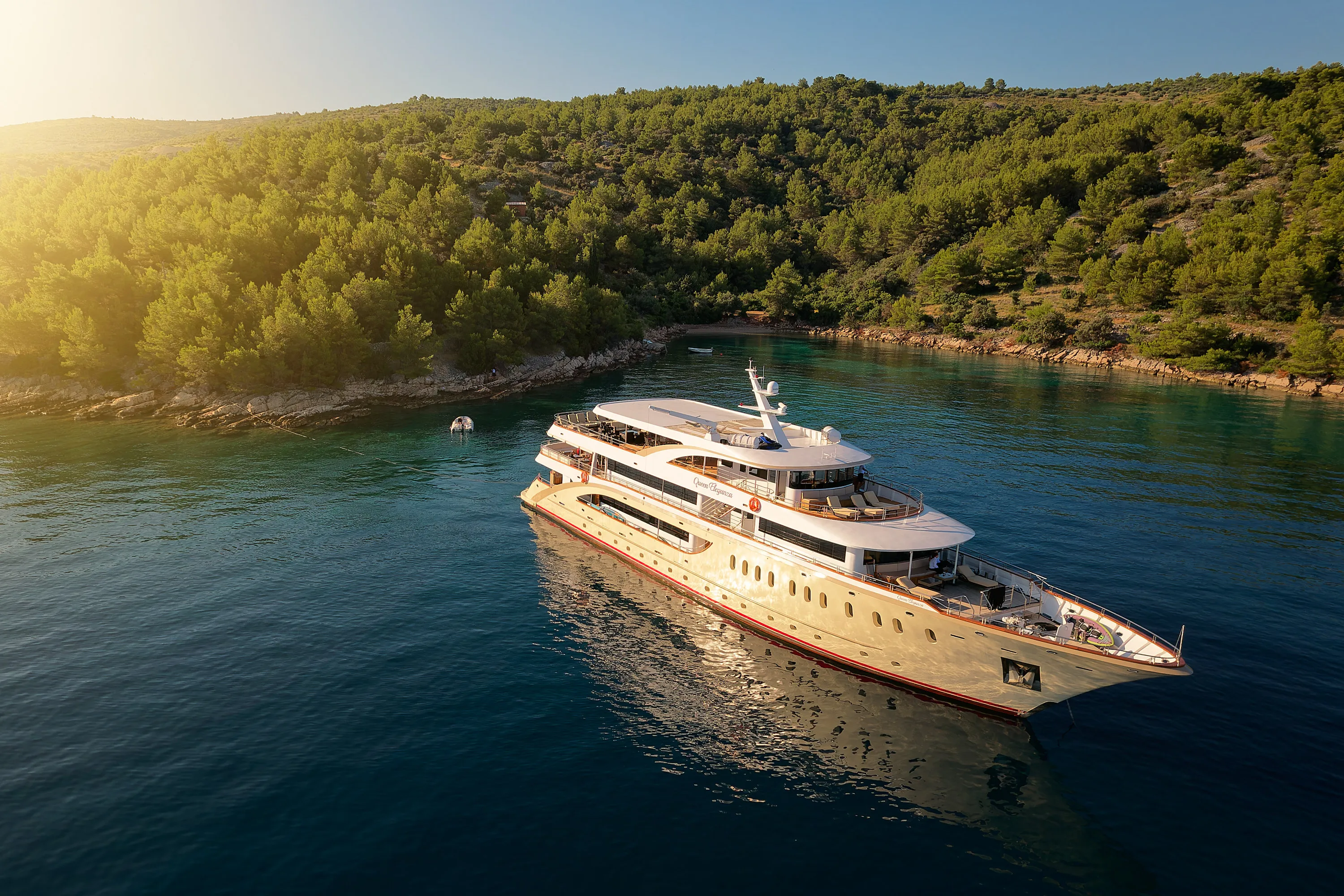 Motoryacht Queen Eleganza — yacht photo 2