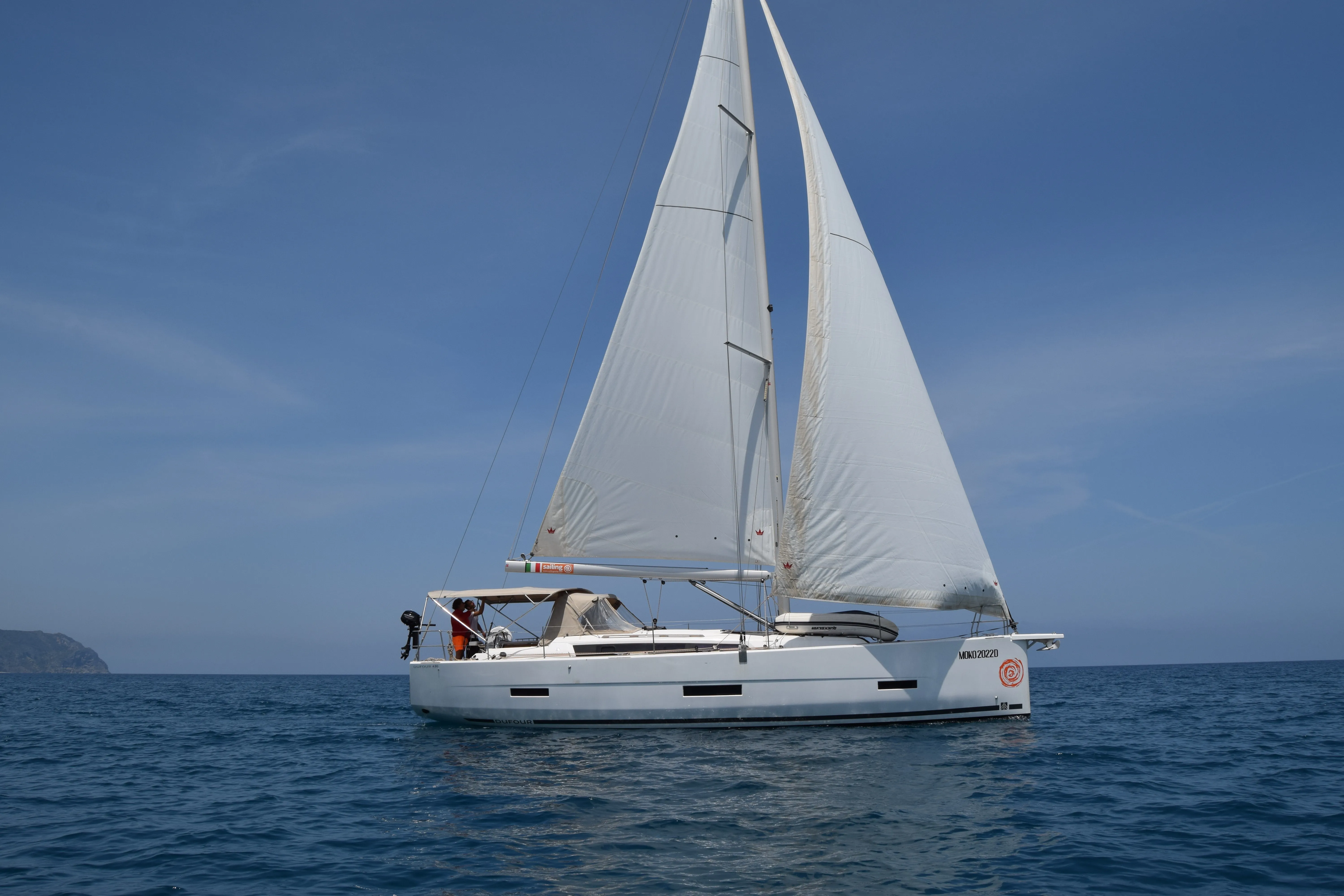 Dufour 430 Little Mokoro — фотография яхты 3