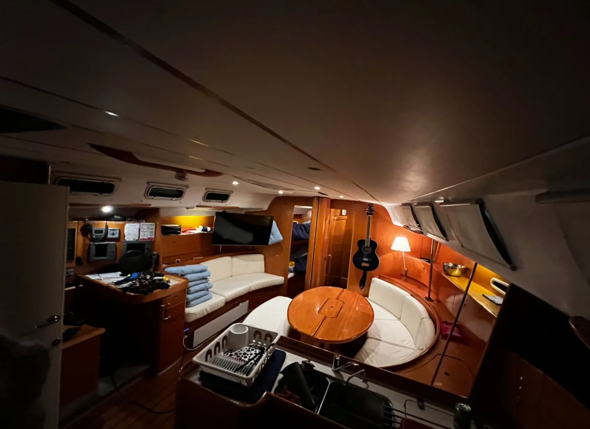 First 47.7 Blue Dawn — yacht photo 8
