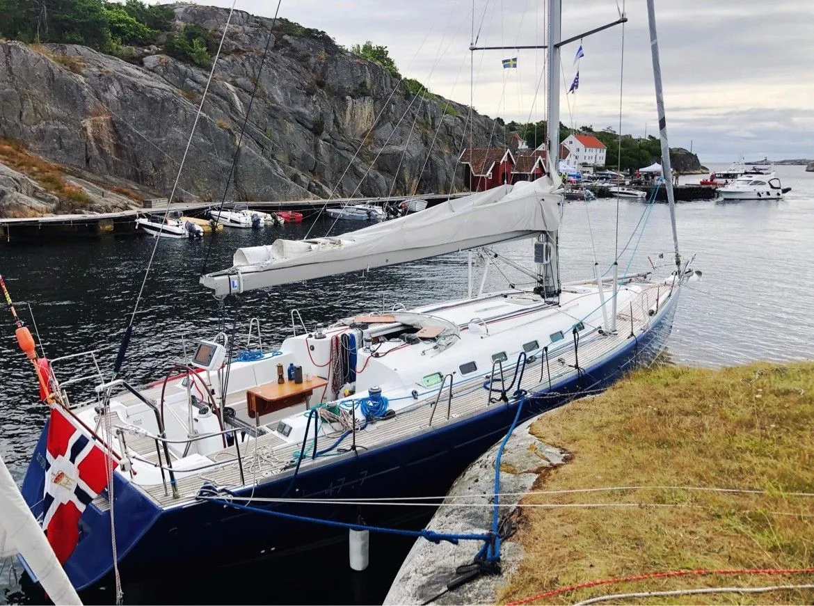 First 47.7 Blue Dawn — yacht photo 7