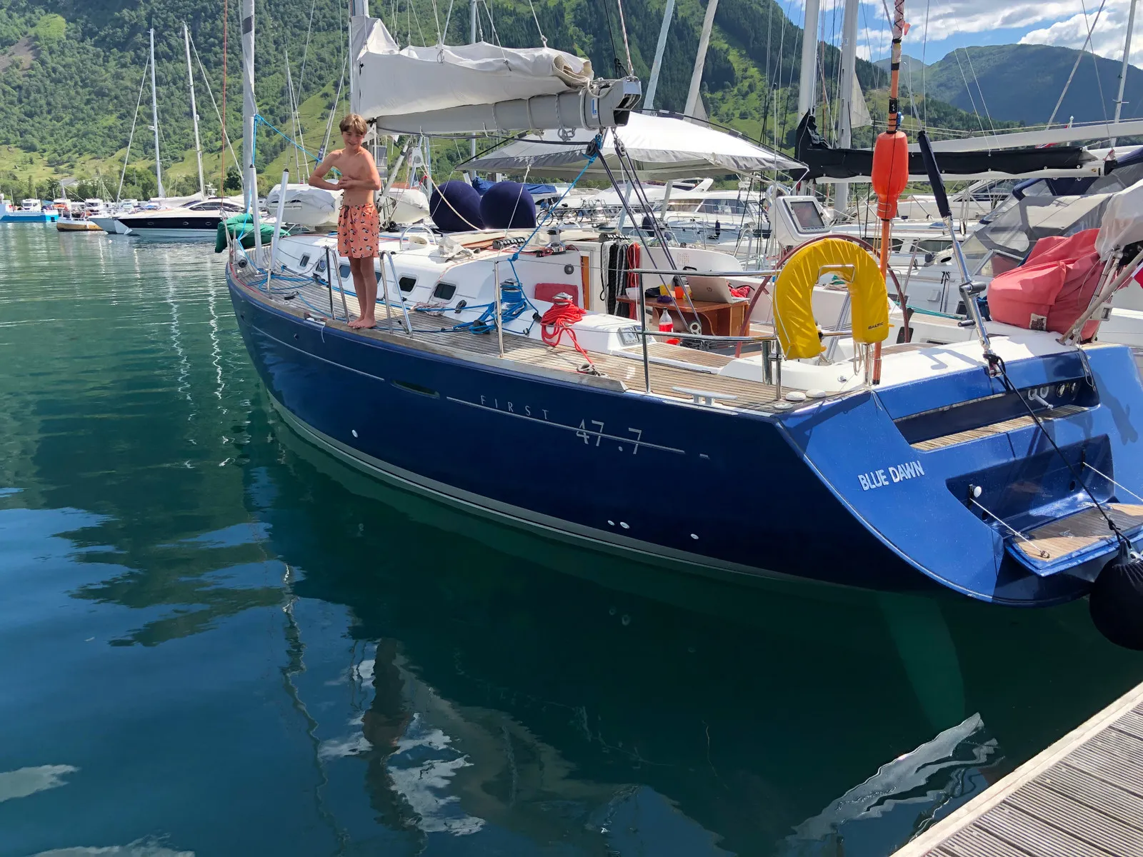 First 47.7 Blue Dawn — yacht photo 9