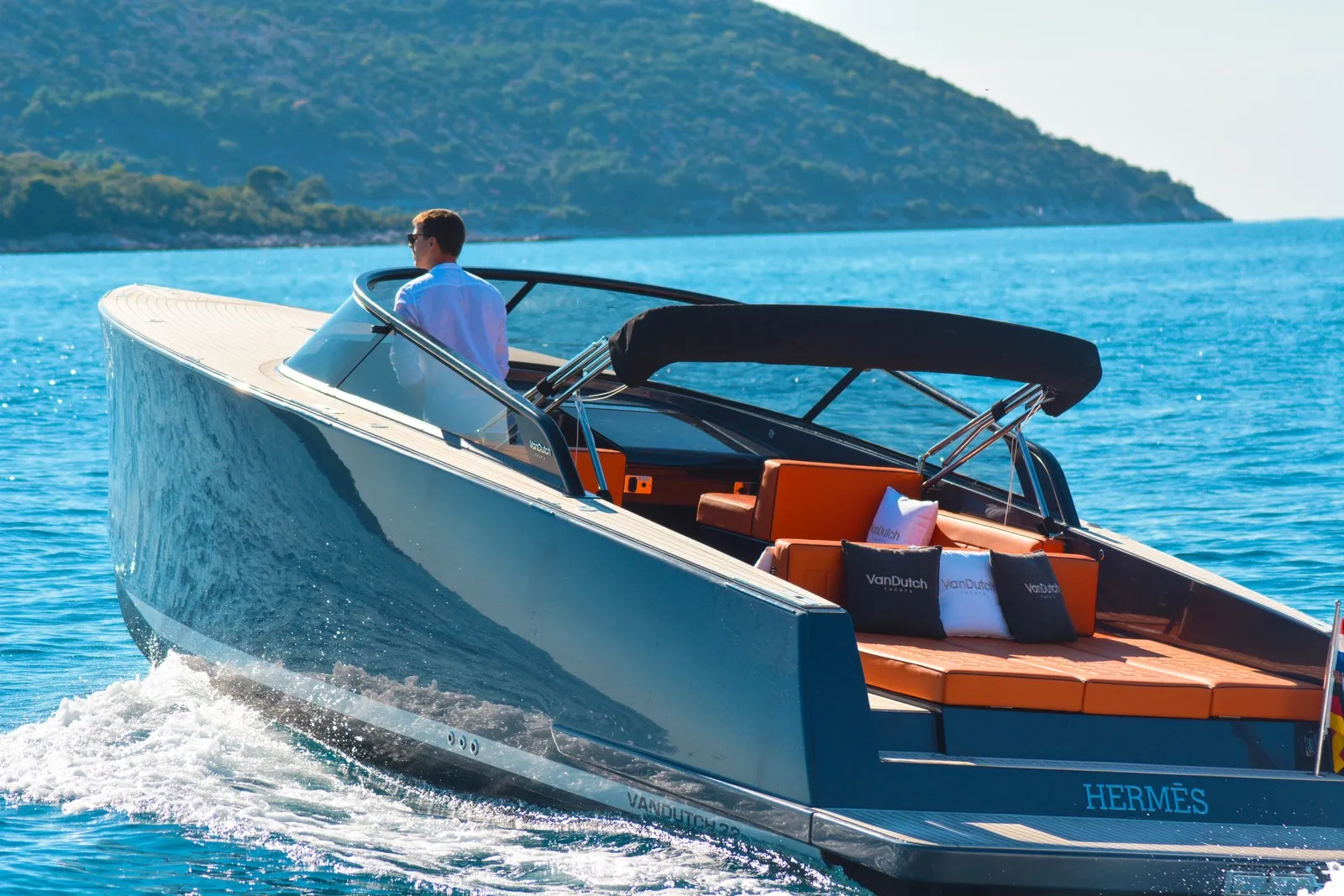 VanDutch 32 Hermes — yacht photo 2