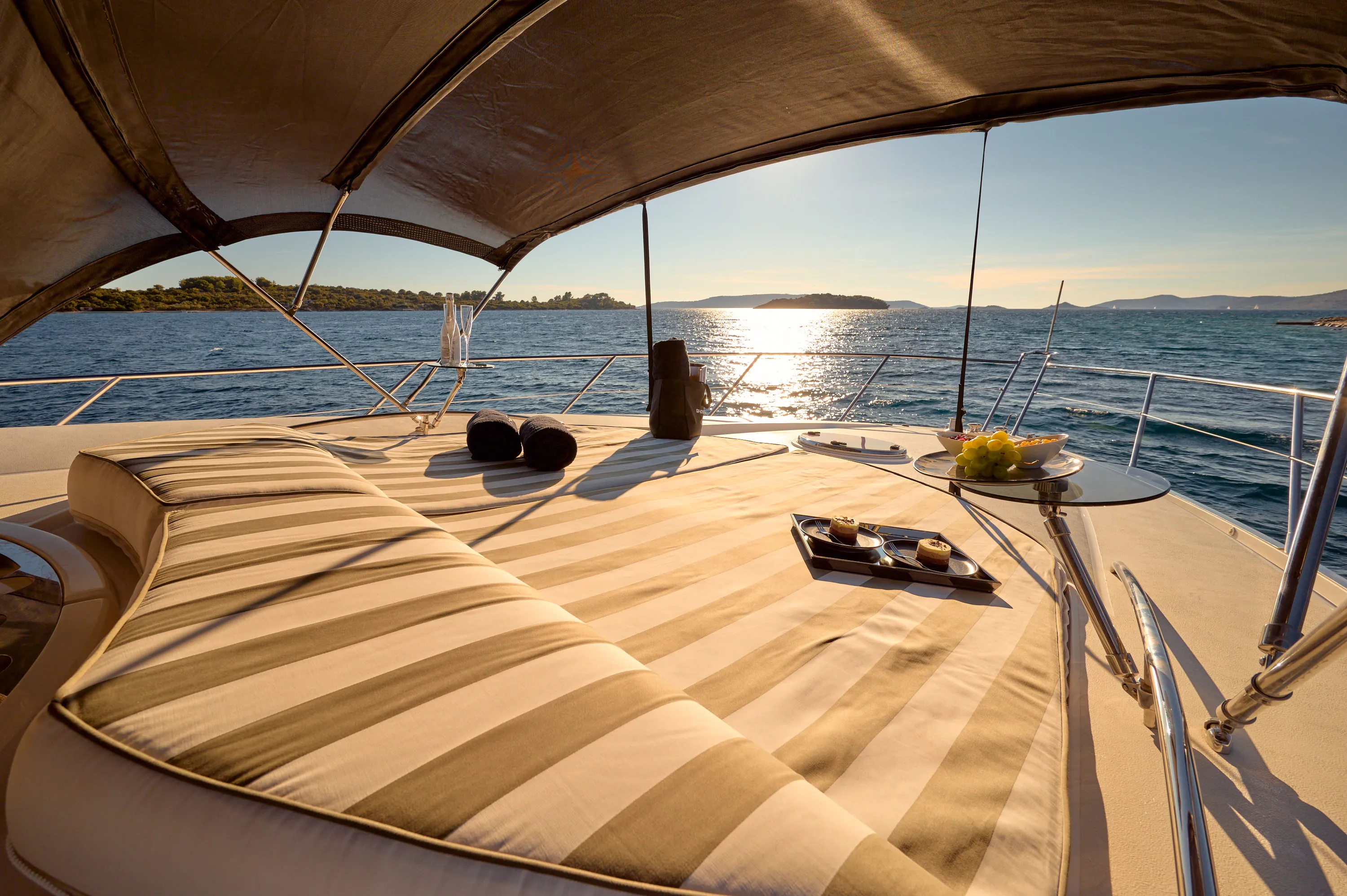Sunseeker Predator 72 Ghost — yacht photo 20