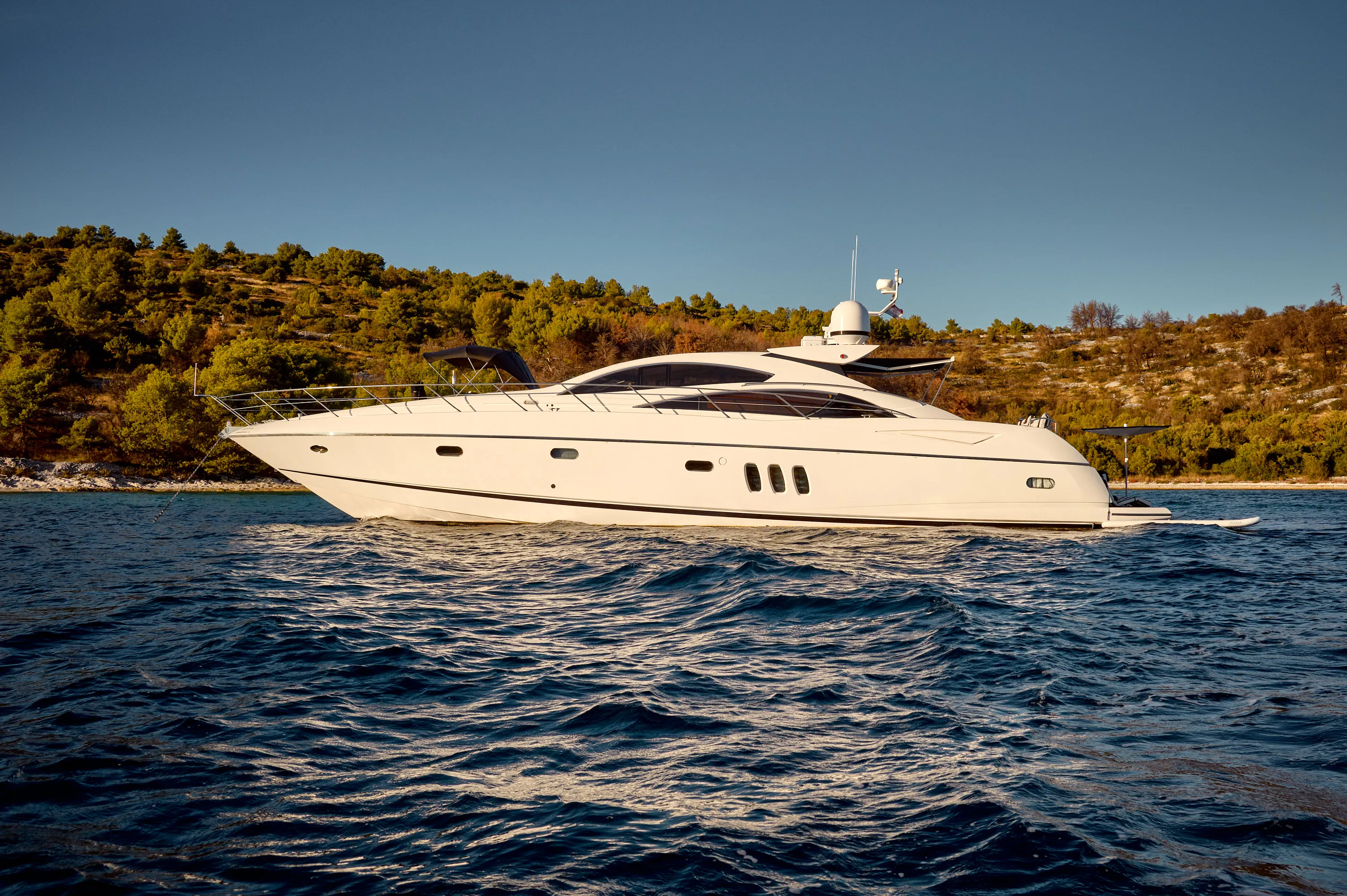 Sunseeker Predator 72 Ghost — yacht photo 37