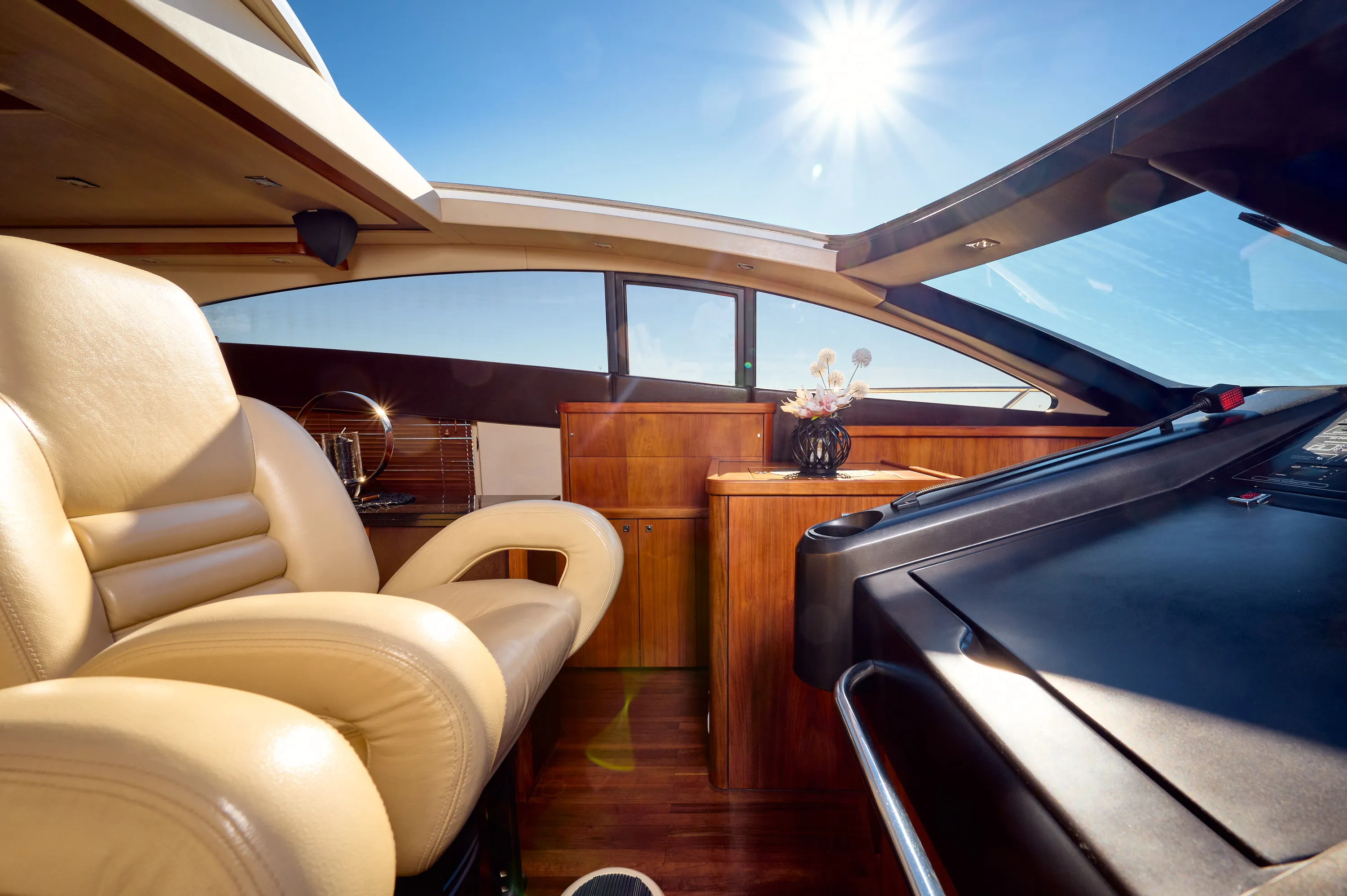 Sunseeker Predator 72 Ghost — yacht photo 34