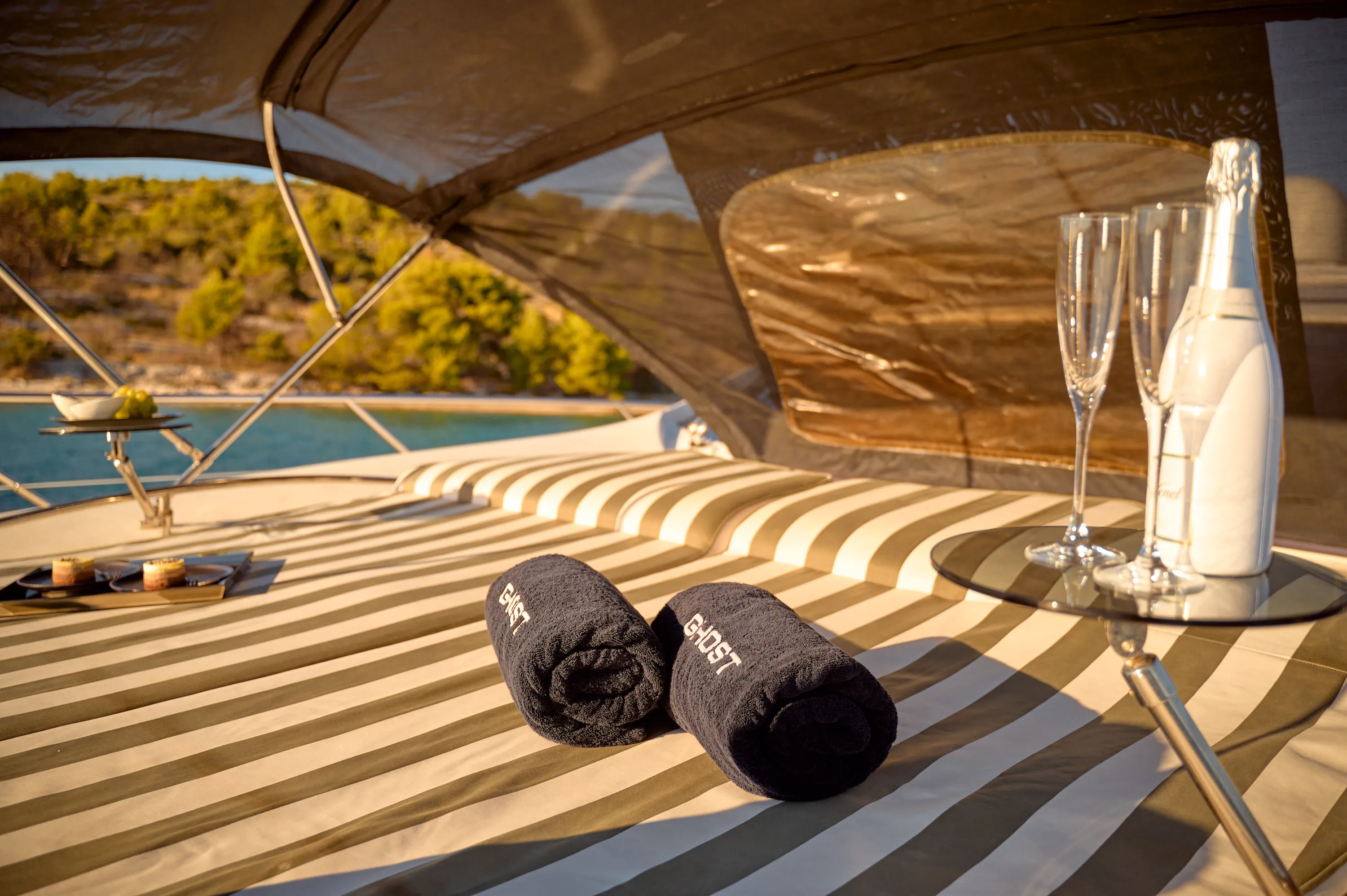 Sunseeker Predator 72 Ghost — yacht photo 32