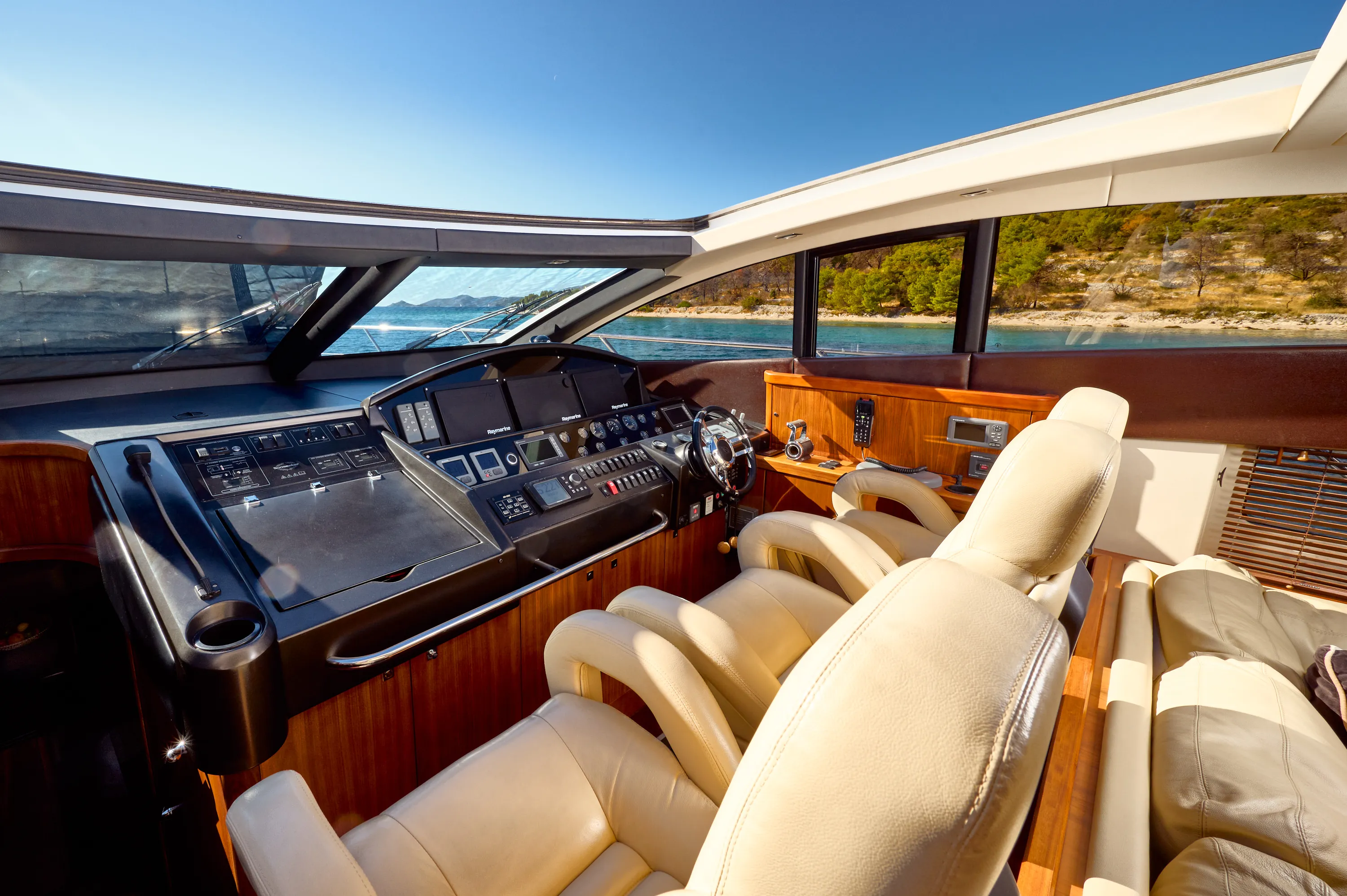 Sunseeker Predator 72 Ghost — yacht photo 58