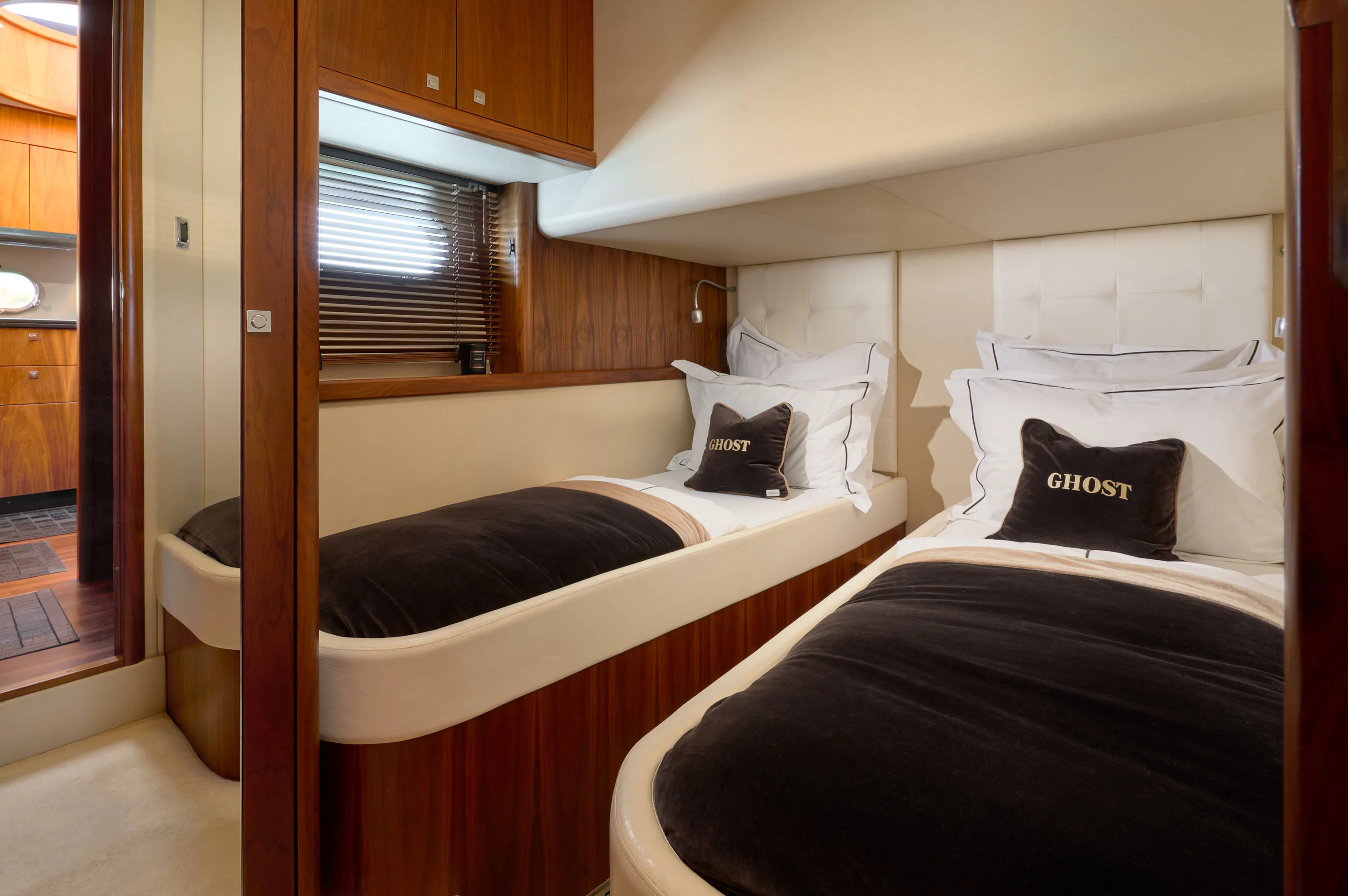 Sunseeker Predator 72 Ghost — yacht photo 44