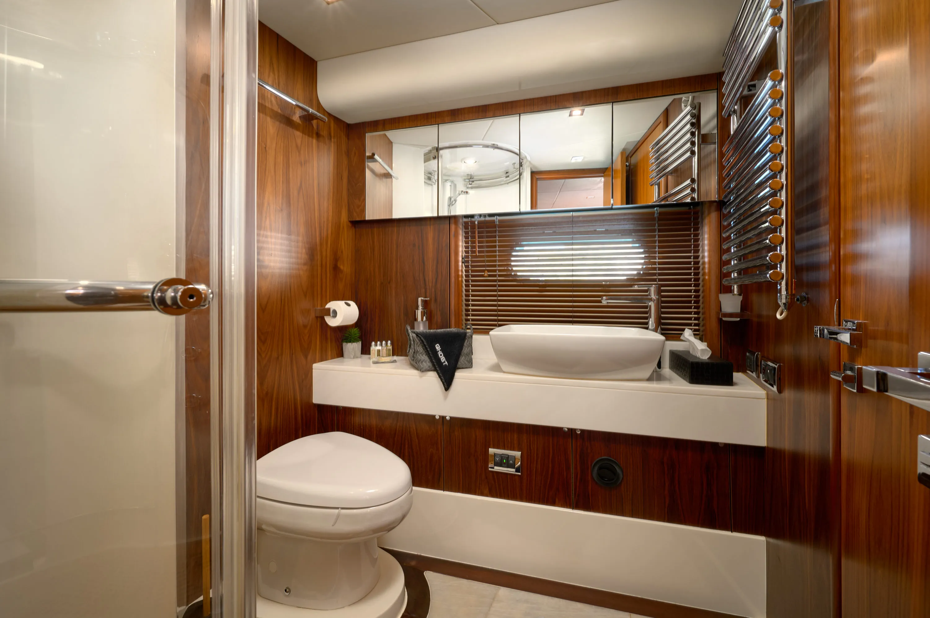 Sunseeker Predator 72 Ghost — yacht photo 49